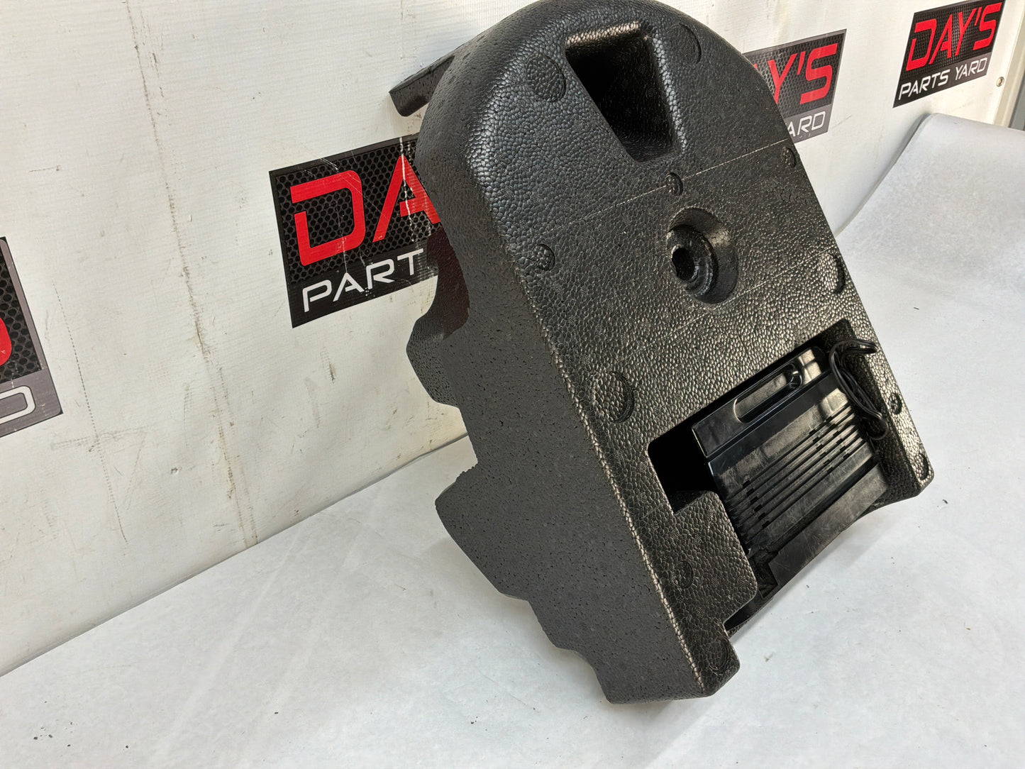 2008 Pontiac G8 GT Complete Tire Air Inflator Compressor Sealant Foam OEM