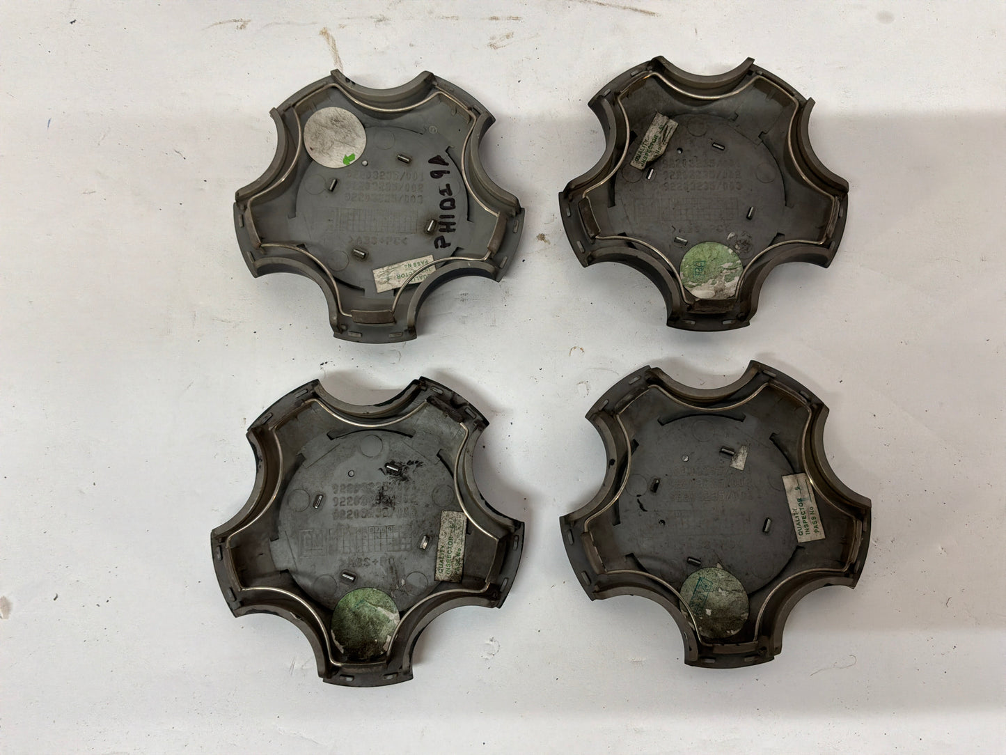2009 Pontiac G8 GT Wheel Center Caps OEM