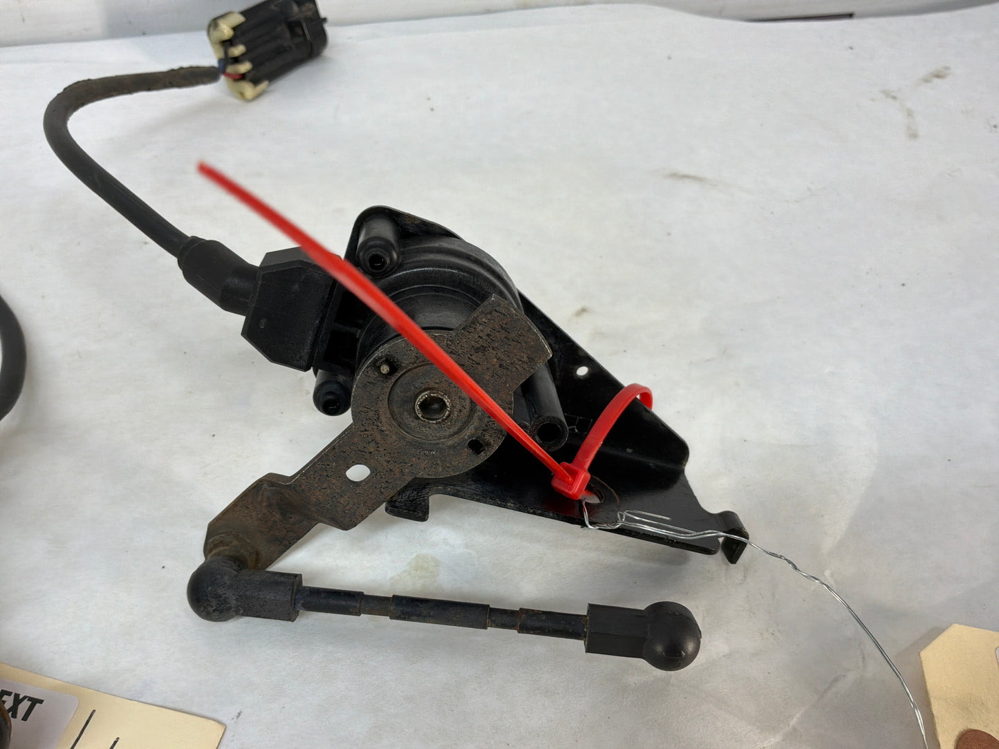 2002 Cadillac Escalade EXT Rear RH & LH  Ride Height Sensor OEM
