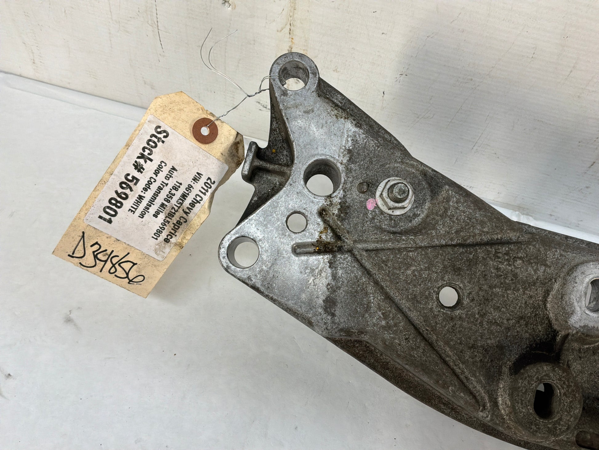 Crossmember bracket - Day's Parts Yard