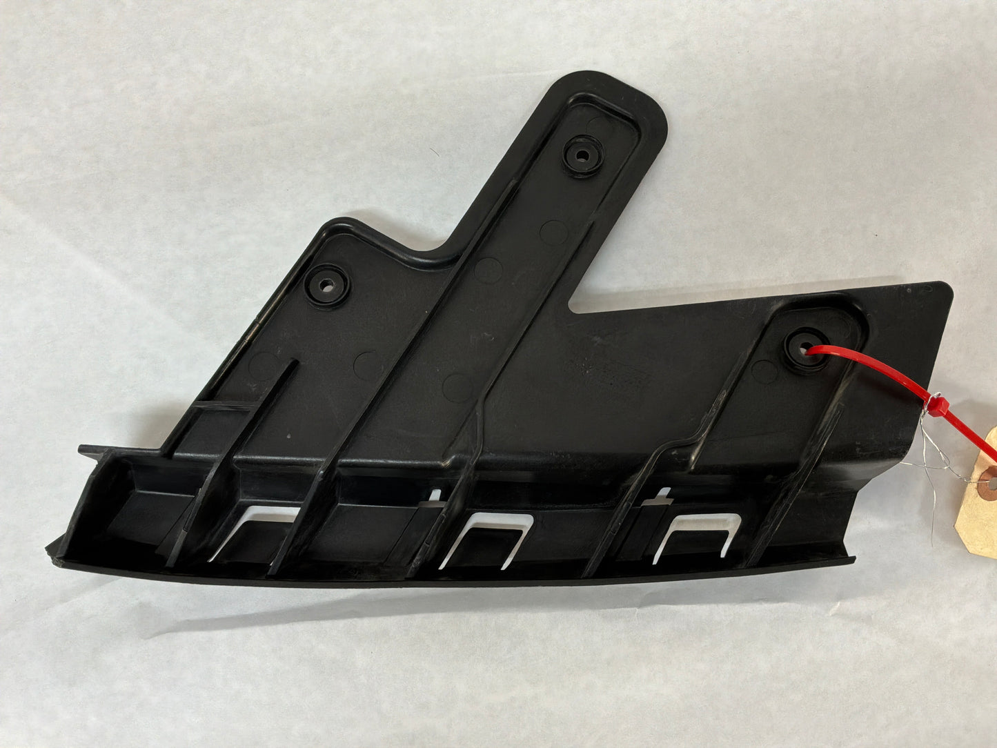 Rh head light bracket - Day's Parts Yard
