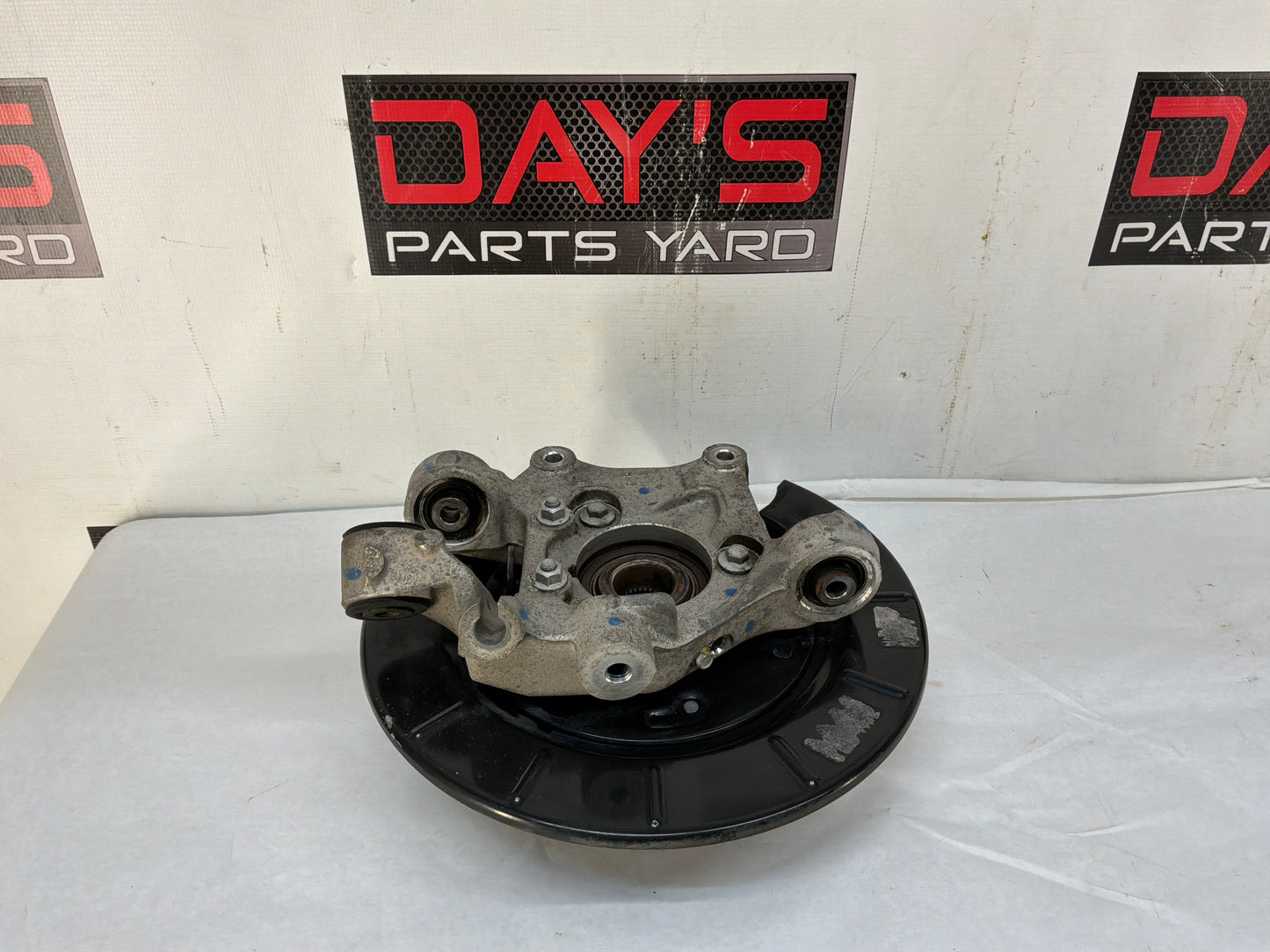 2013 Chevy Camaro LH Driver Rear Spindle Knuckle Hub Wheel Bearing OEM