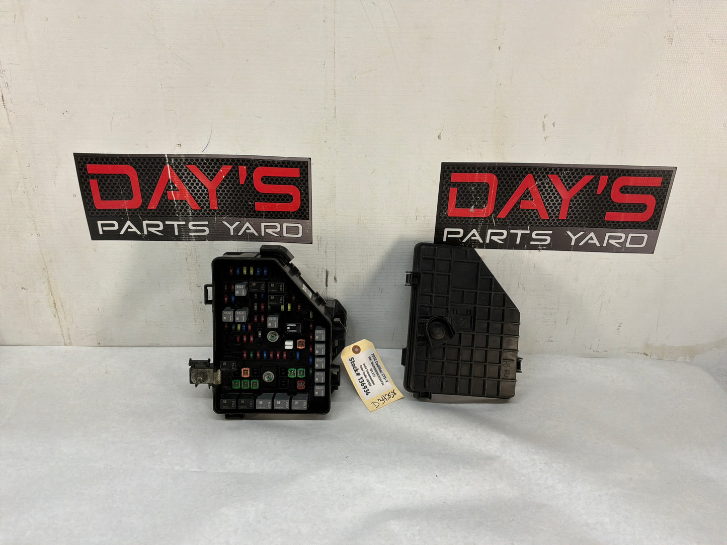 Fuse box - Day's Parts Yard