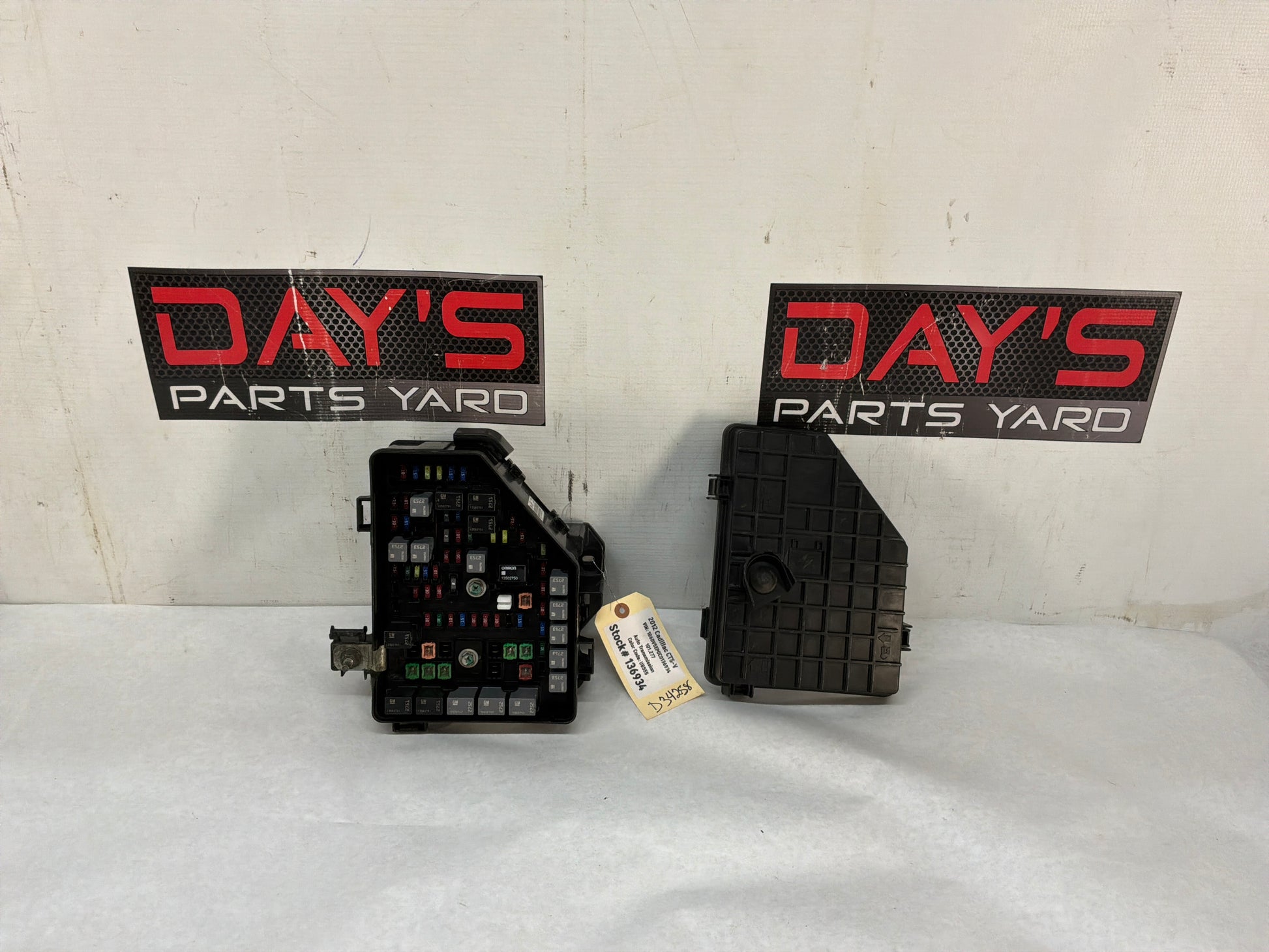 Fuse box - Day's Parts Yard