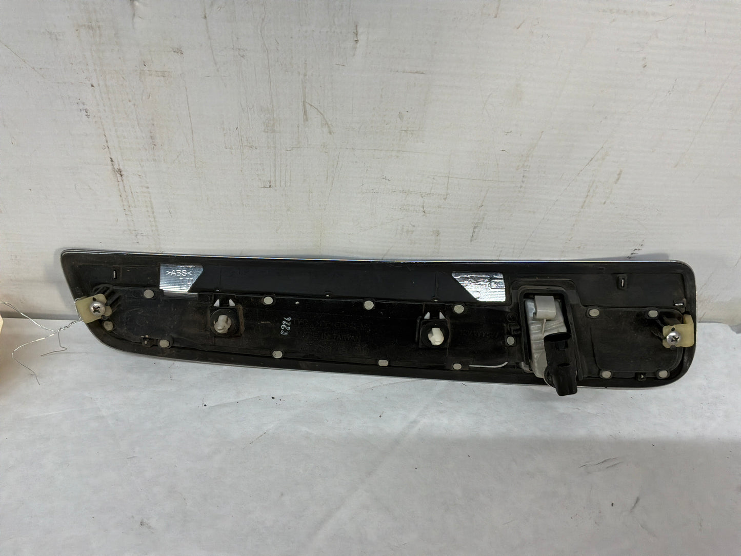 2014 Chevy SS Sedan LH Driver Fender Side Marker Lights Tail Lamp OEM - Day's Parts Yard