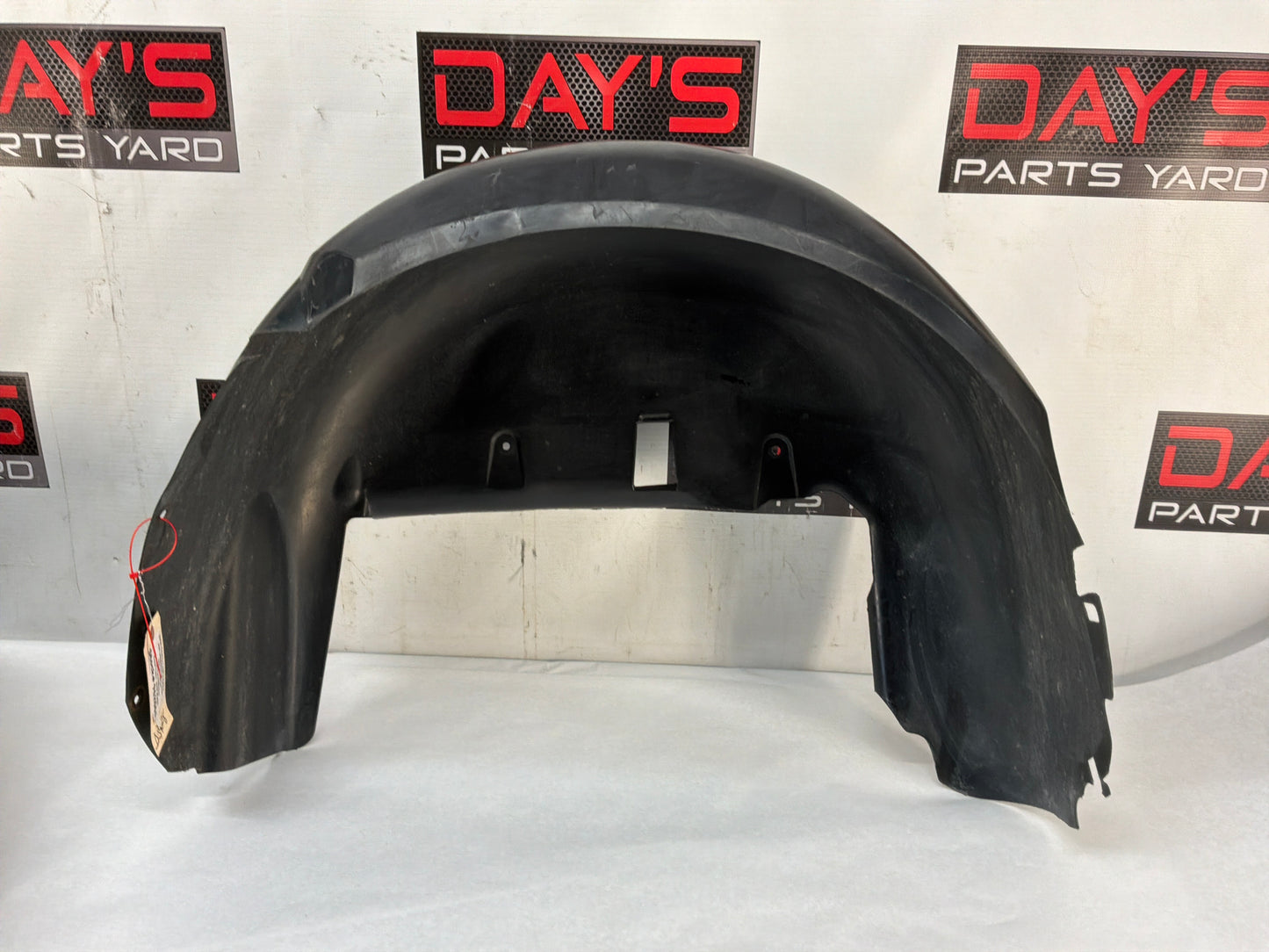 Rh rear wheel liner - Day's Parts Yard