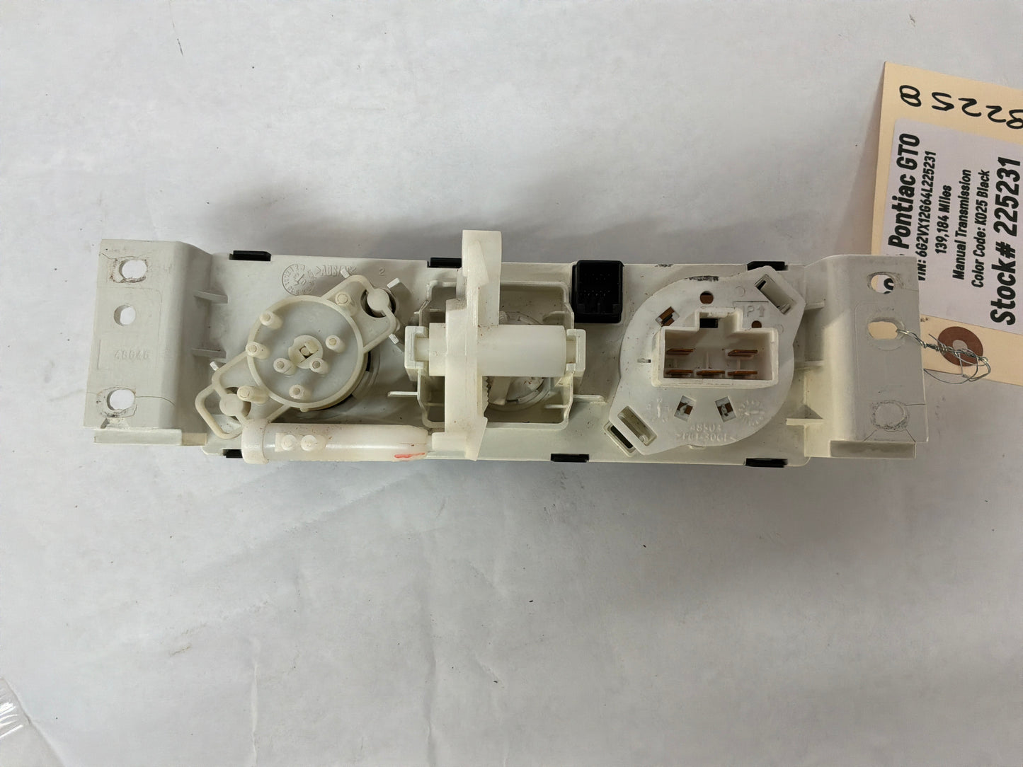 2004 Pontiac GTO HVAC Dash Climate Control Unit Panel Switch Button OEM