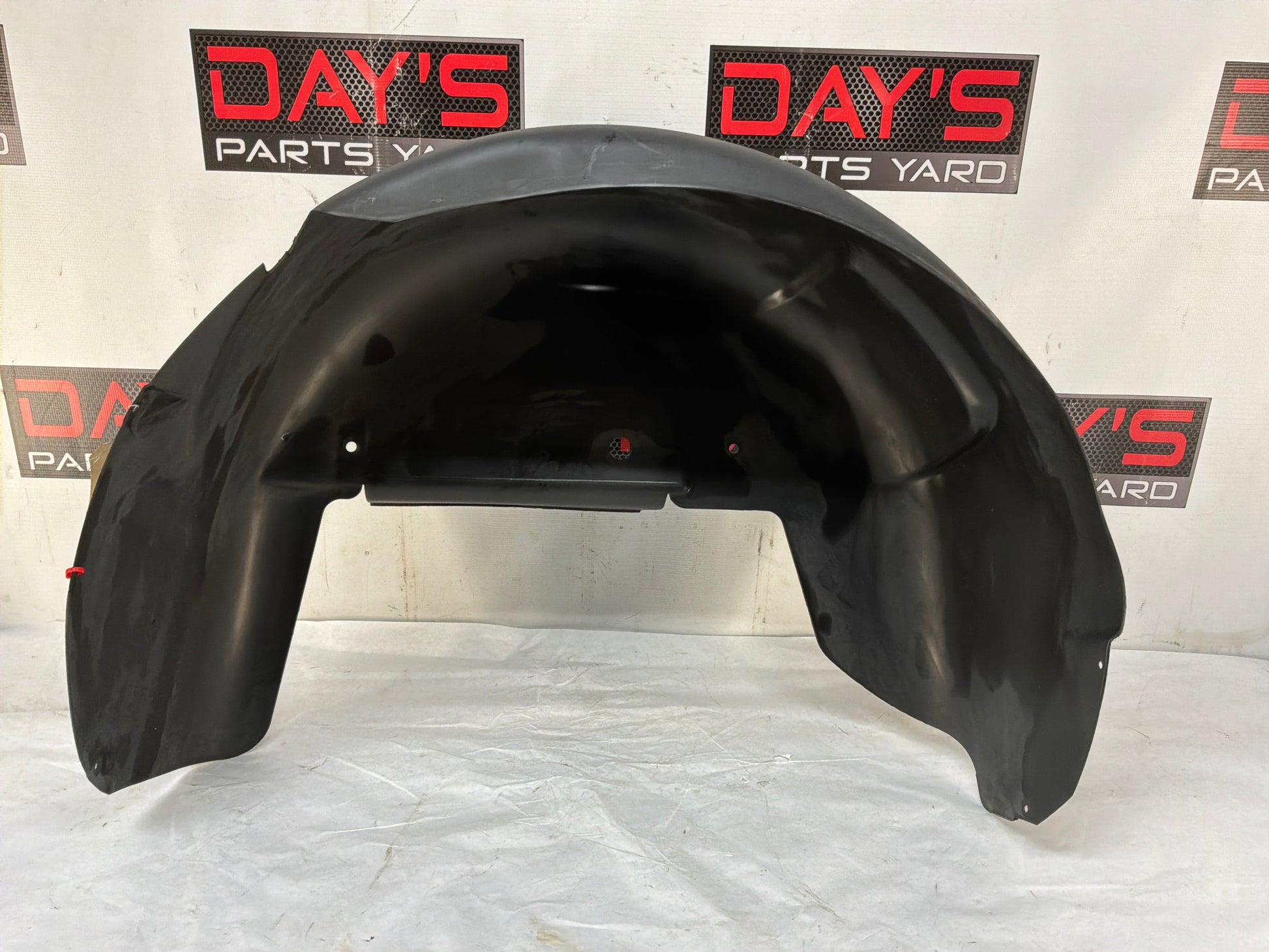 Rh rear wheel liner - Day's Parts Yard