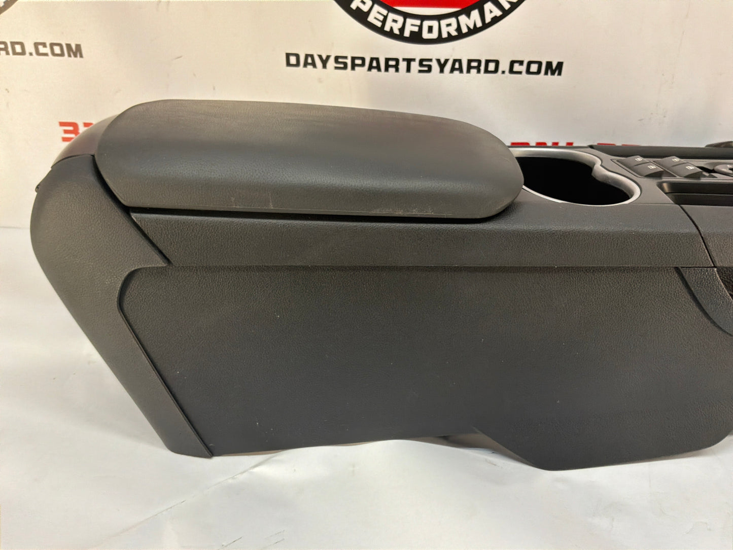 2008 Pontiac G8 GT Center Console w/Shifter OEM