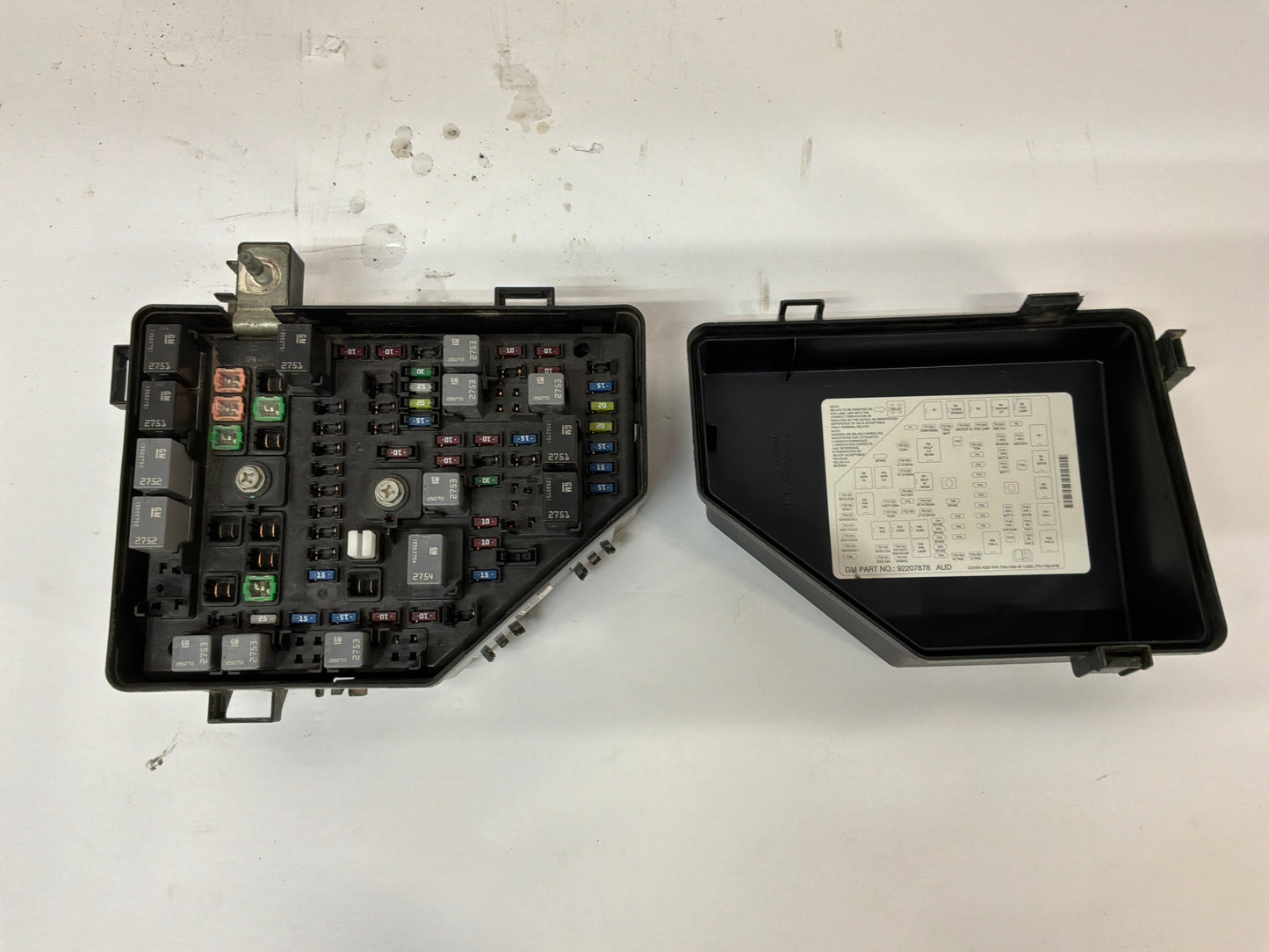 2008 Pontiac G8 Base Fuse Box w/ Lid Cover OEM