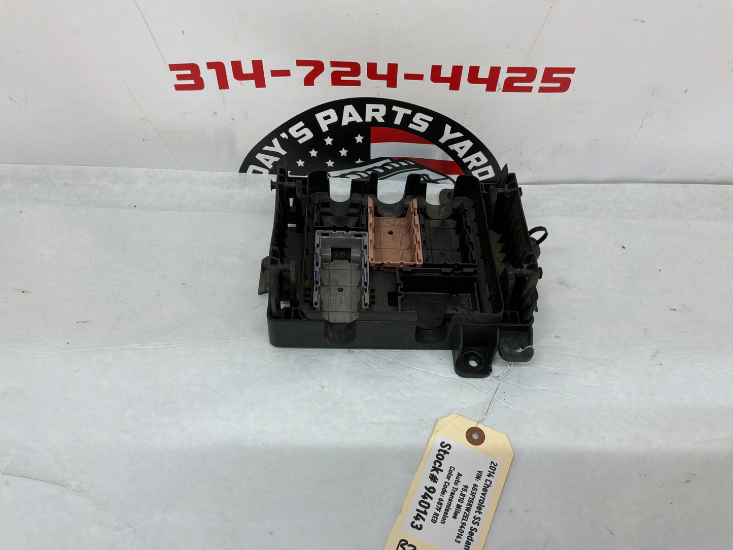 2014 Chevy SS Sedan Engine Bay Fuse Junction Box Block Panel Retainer Block OEM
