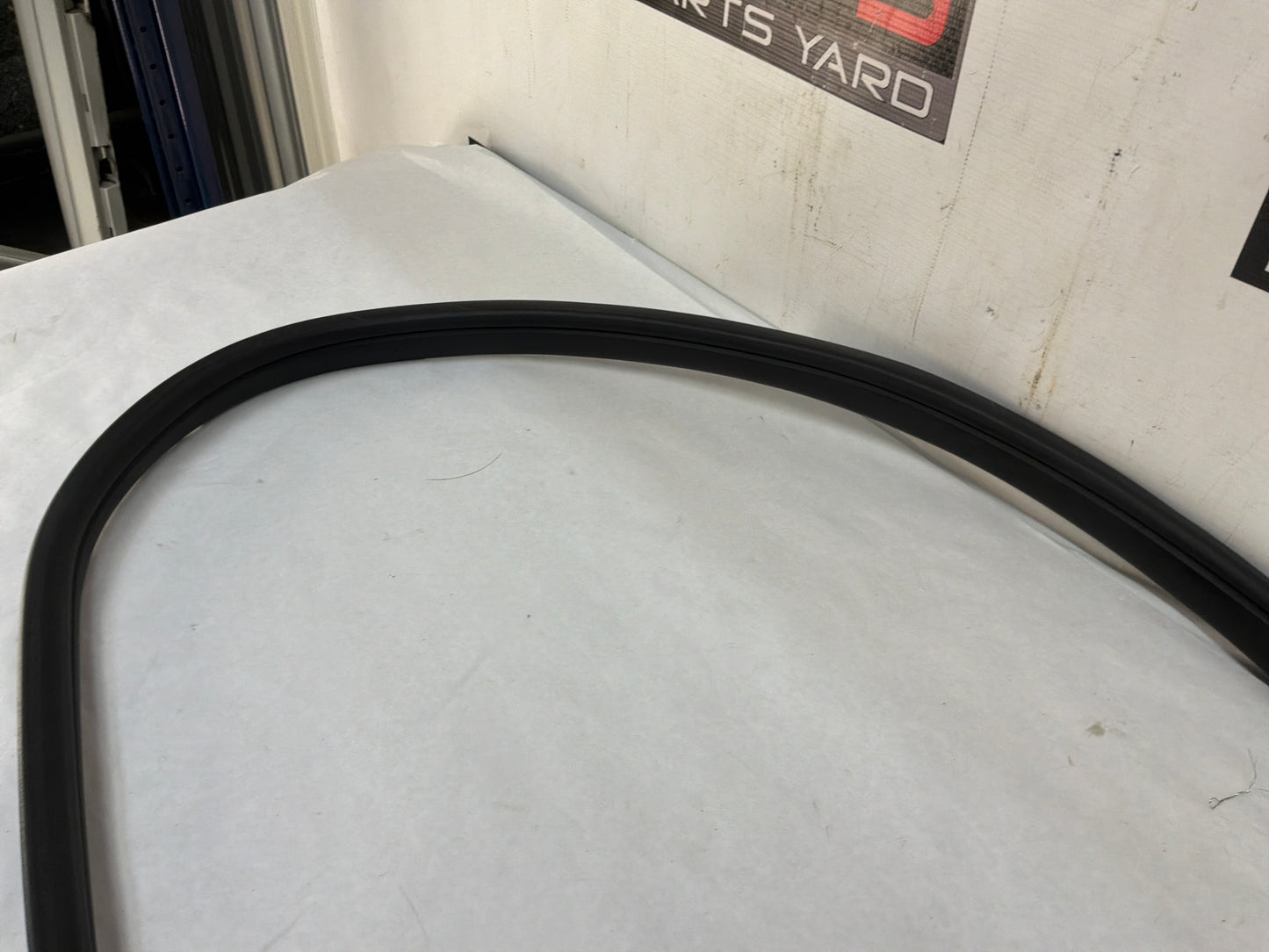 Rh weather strip - Day's Parts Yard