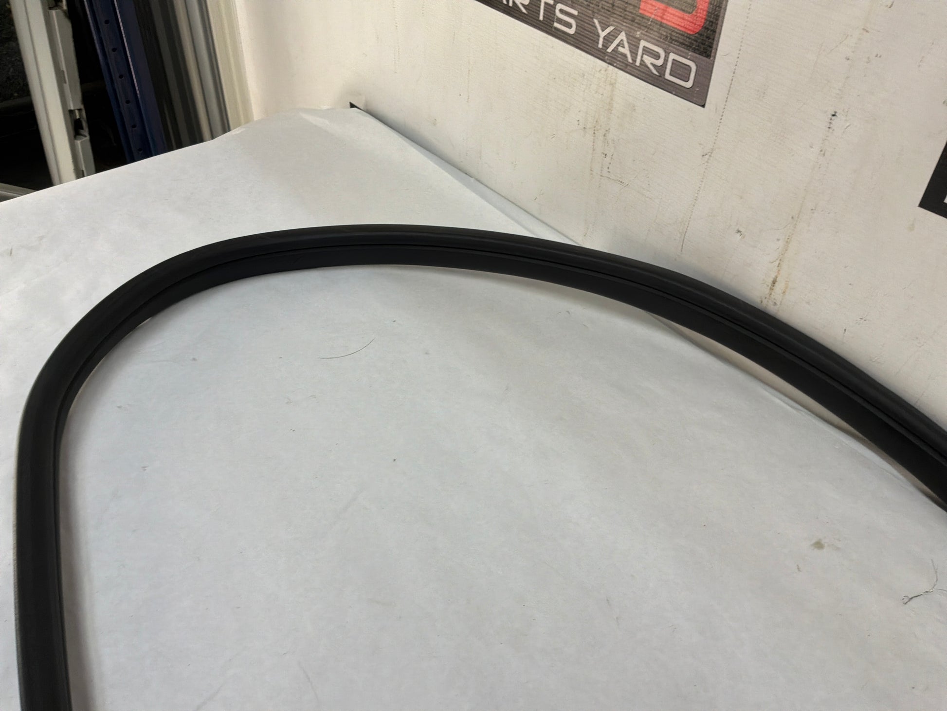Rh weather strip - Day's Parts Yard