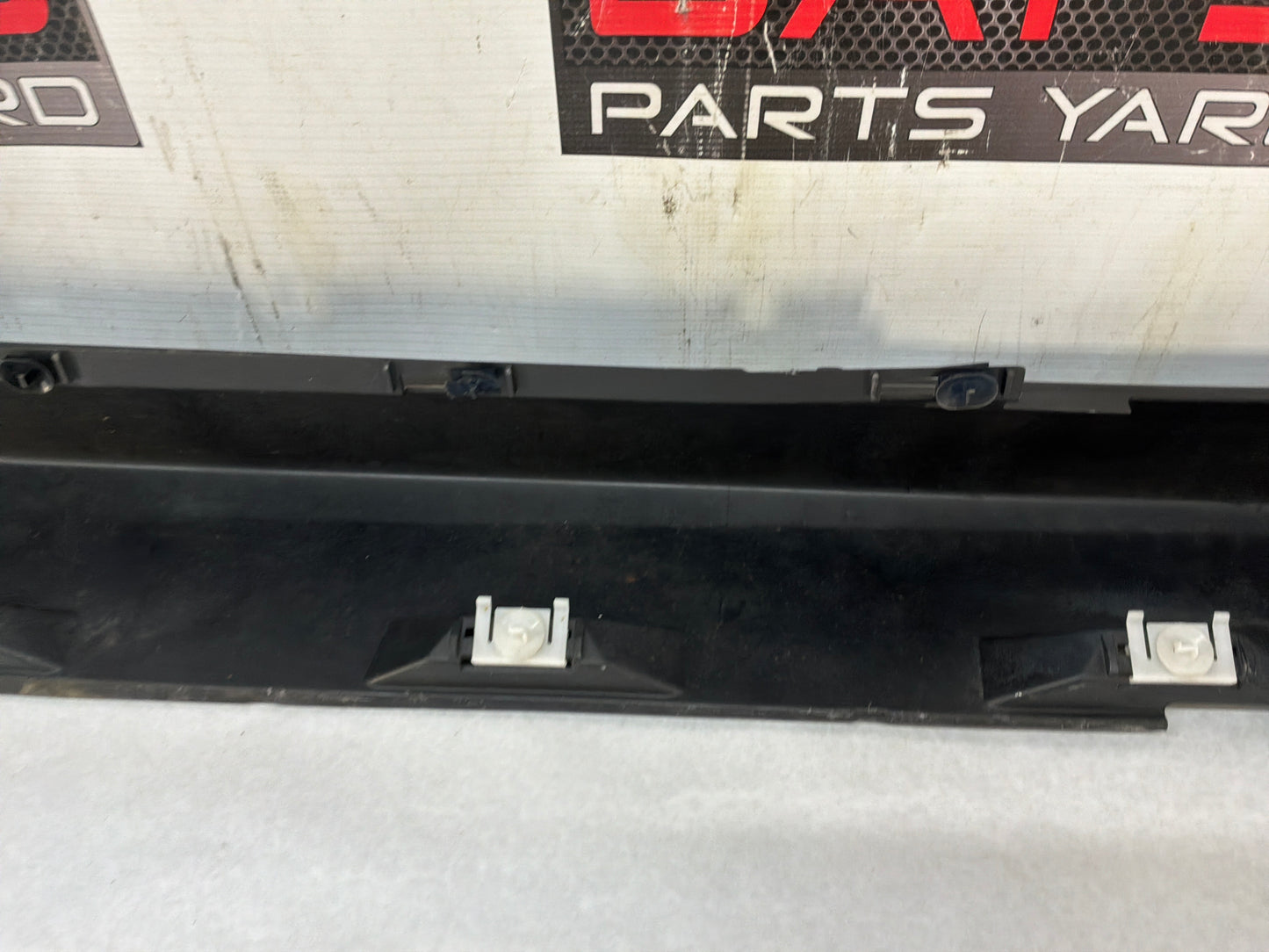 2008 Pontiac G8 GT LH Driver Rocker Molding Side Skirt Panel Trim Black OEM