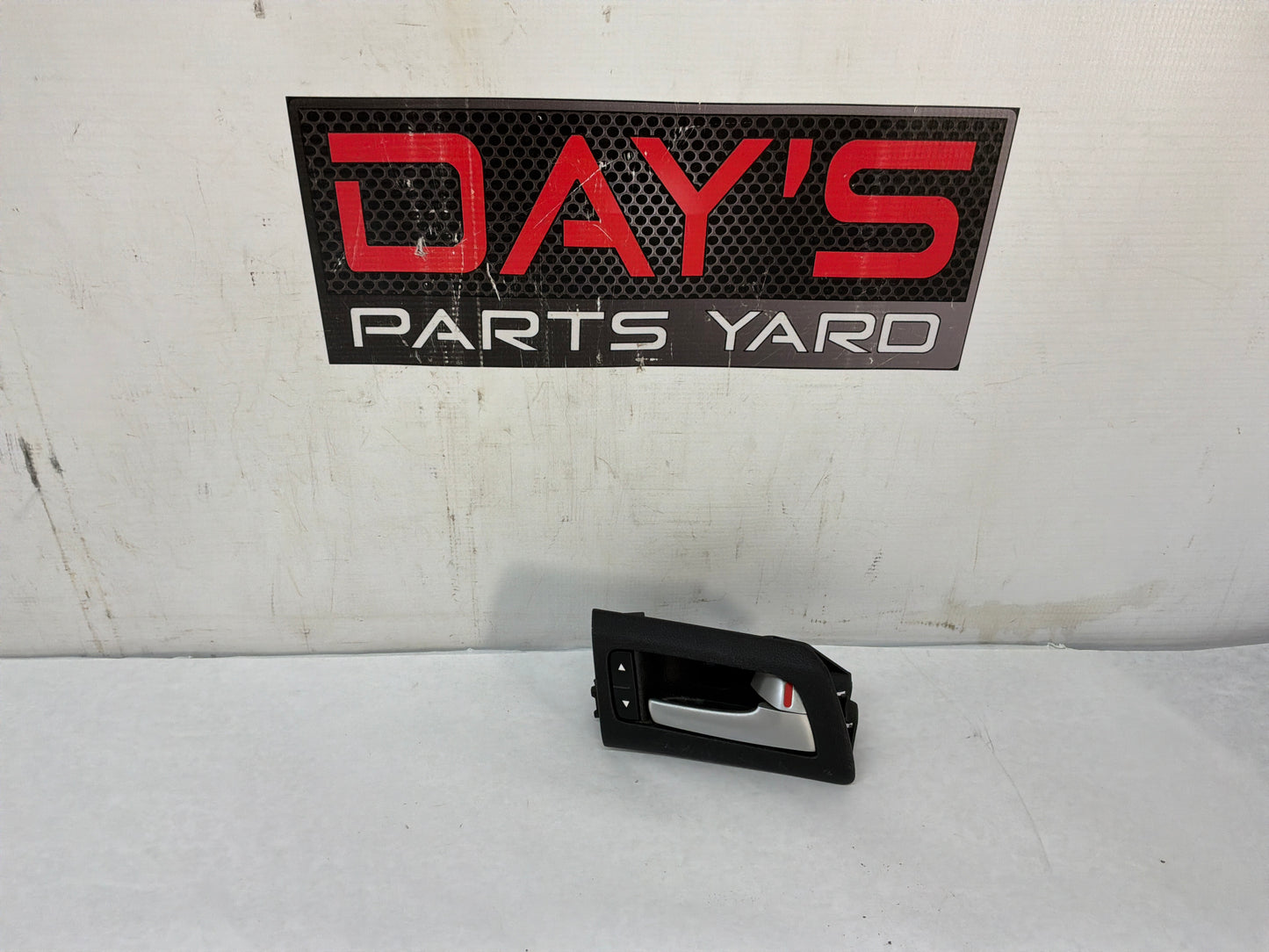 Rh front door handle - Day's Parts Yard