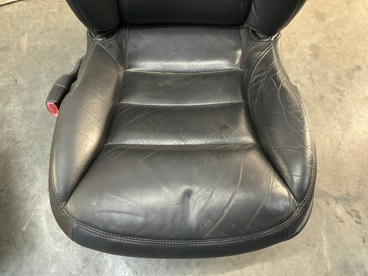 Front seats - Day's Parts Yard