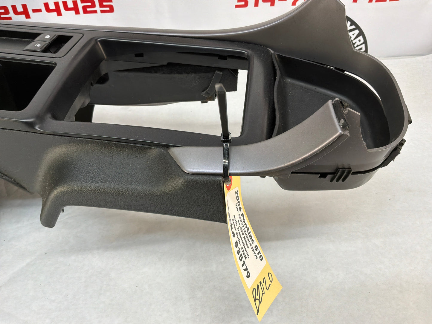 2006 Pontiac GTO Center Console Arm Rest Assembly OEM