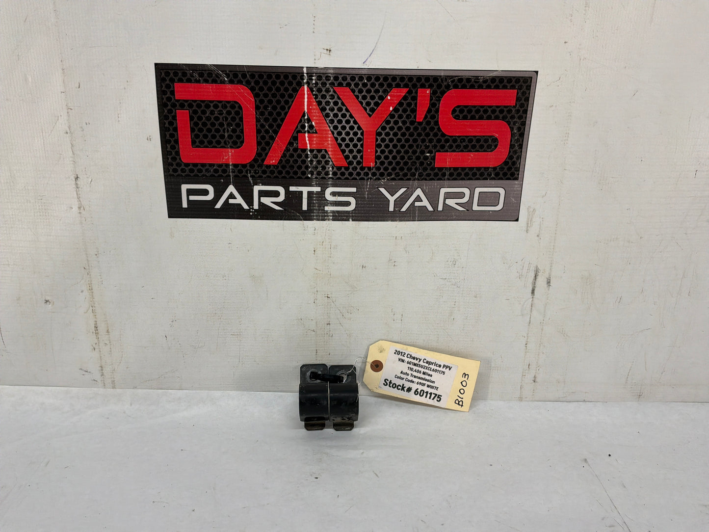 2012 Chevy Caprice PPV Rear Stabilizer Sway Bar Brackets Clamps OEM - Day's Parts Yard