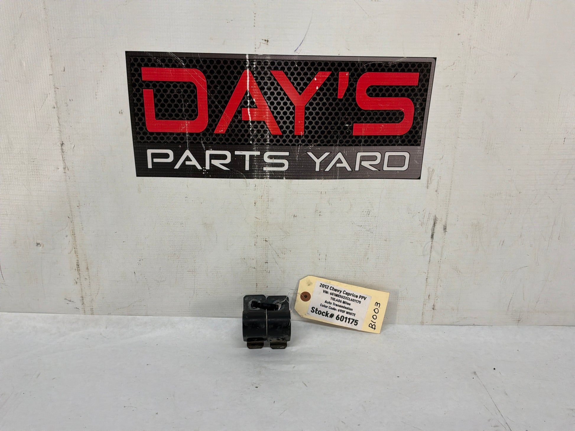 2012 Chevy Caprice PPV Rear Stabilizer Sway Bar Brackets Clamps OEM - Day's Parts Yard