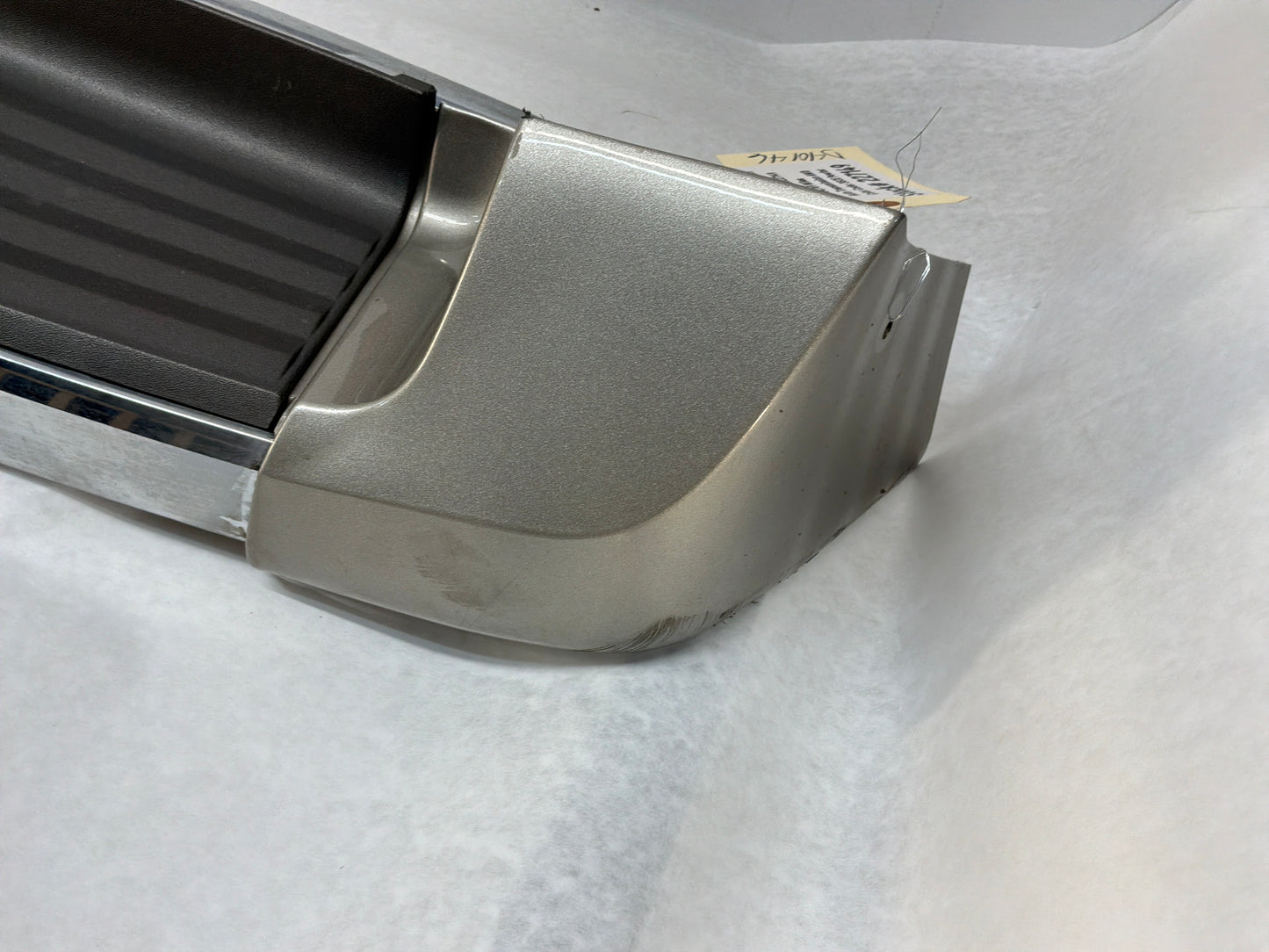 2002 Cadillac Escalade EXT RH Passenger Running Board OEM