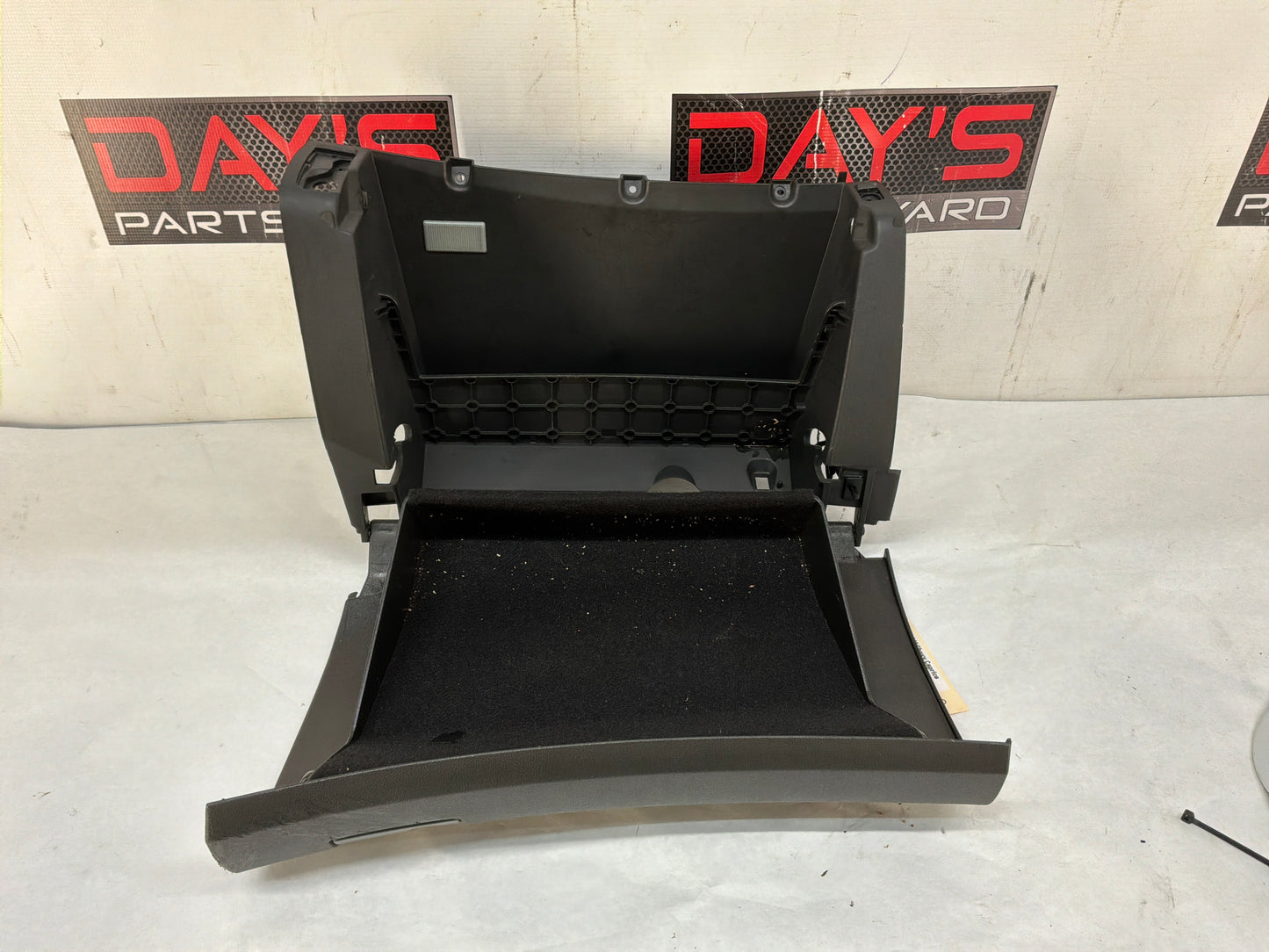 Glove box - Day's Parts Yard