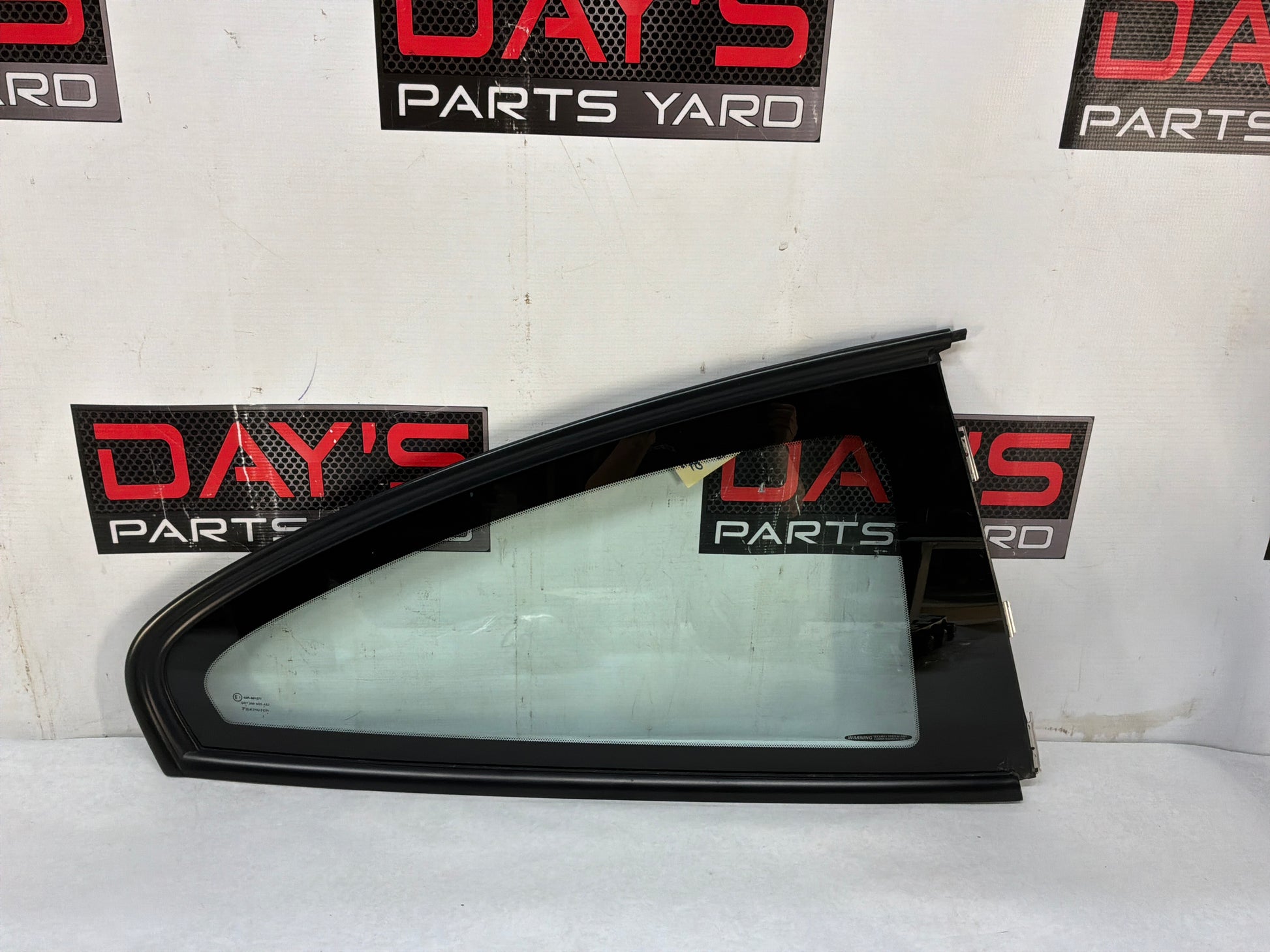 Quarter glass - Day's Parts Yard