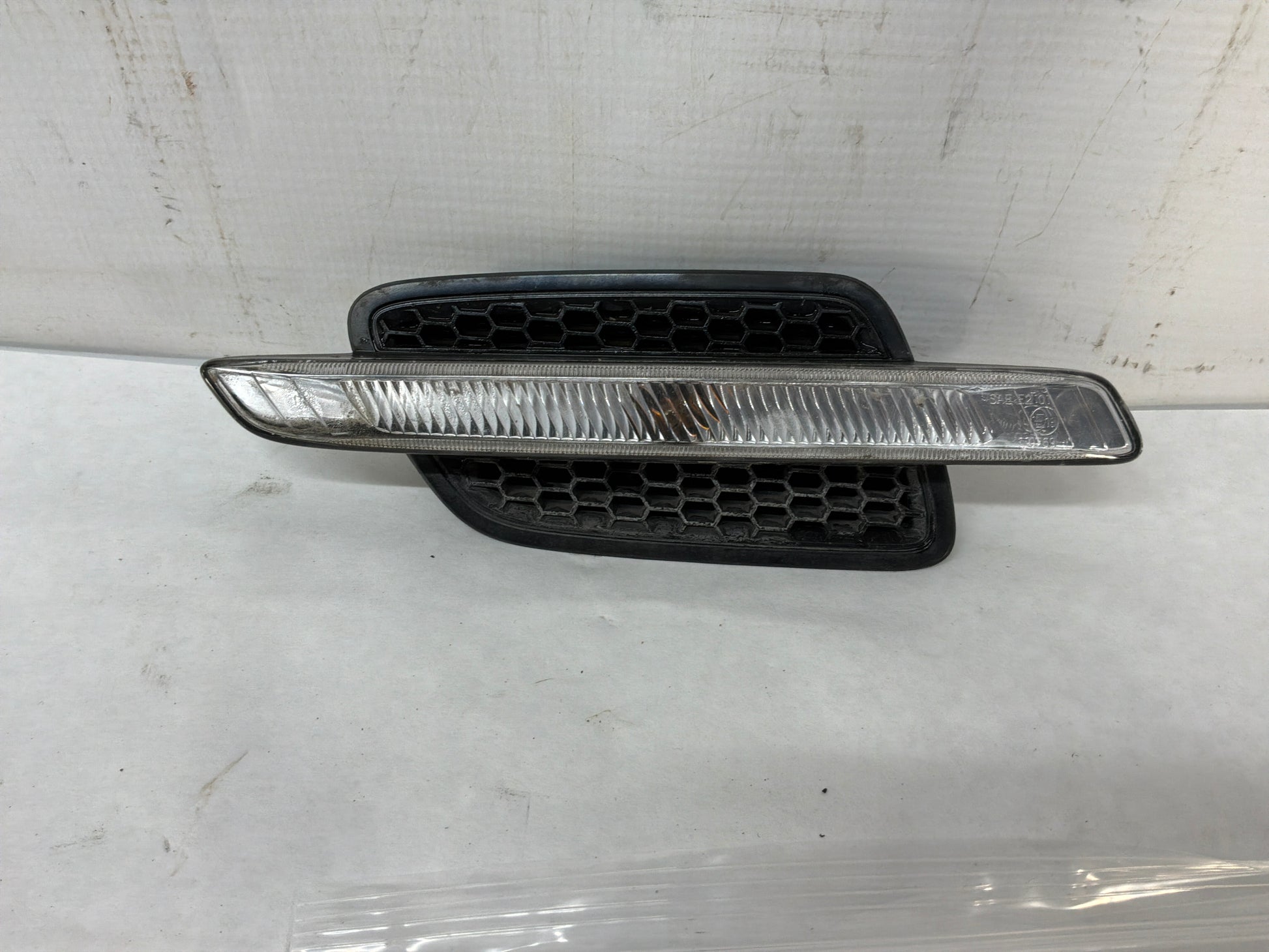 Lh fender marker - Day's Parts Yard