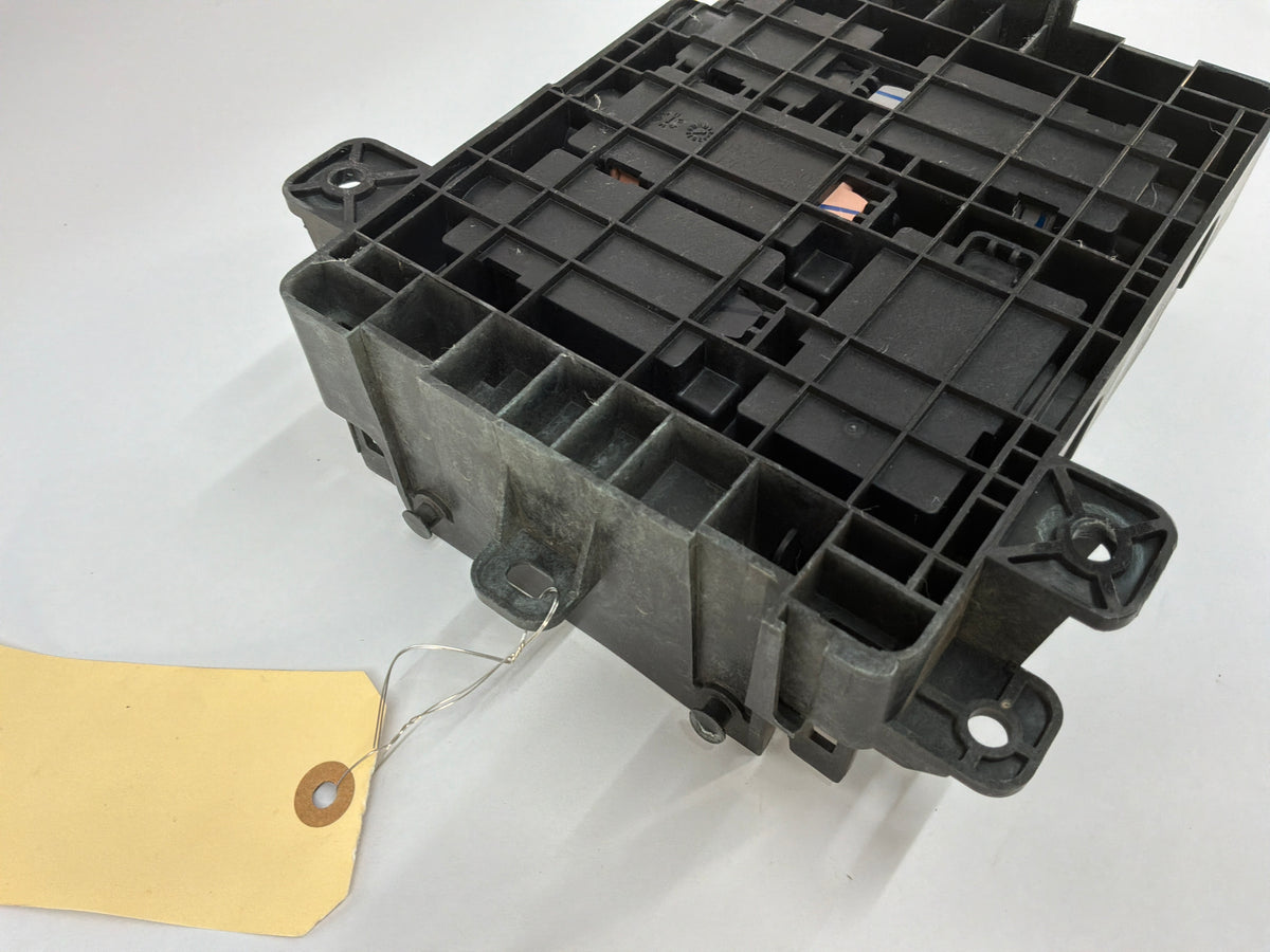 2014 Chevy SS Sedan Engine Bay Fuse Junction Box Block Panel Retainer Block OEM