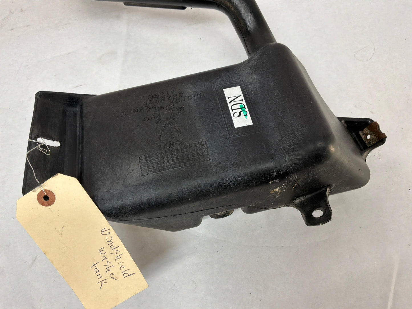 2005 Pontiac GTO Windshield Washer Pump Reservoir Tank Bottle OEM