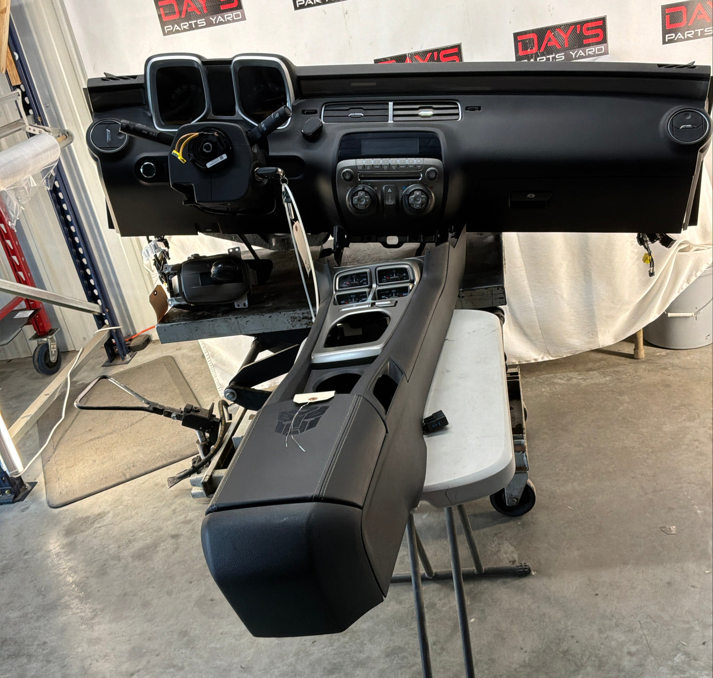 Dash w  enter console and Shifter - Day's Parts Yard