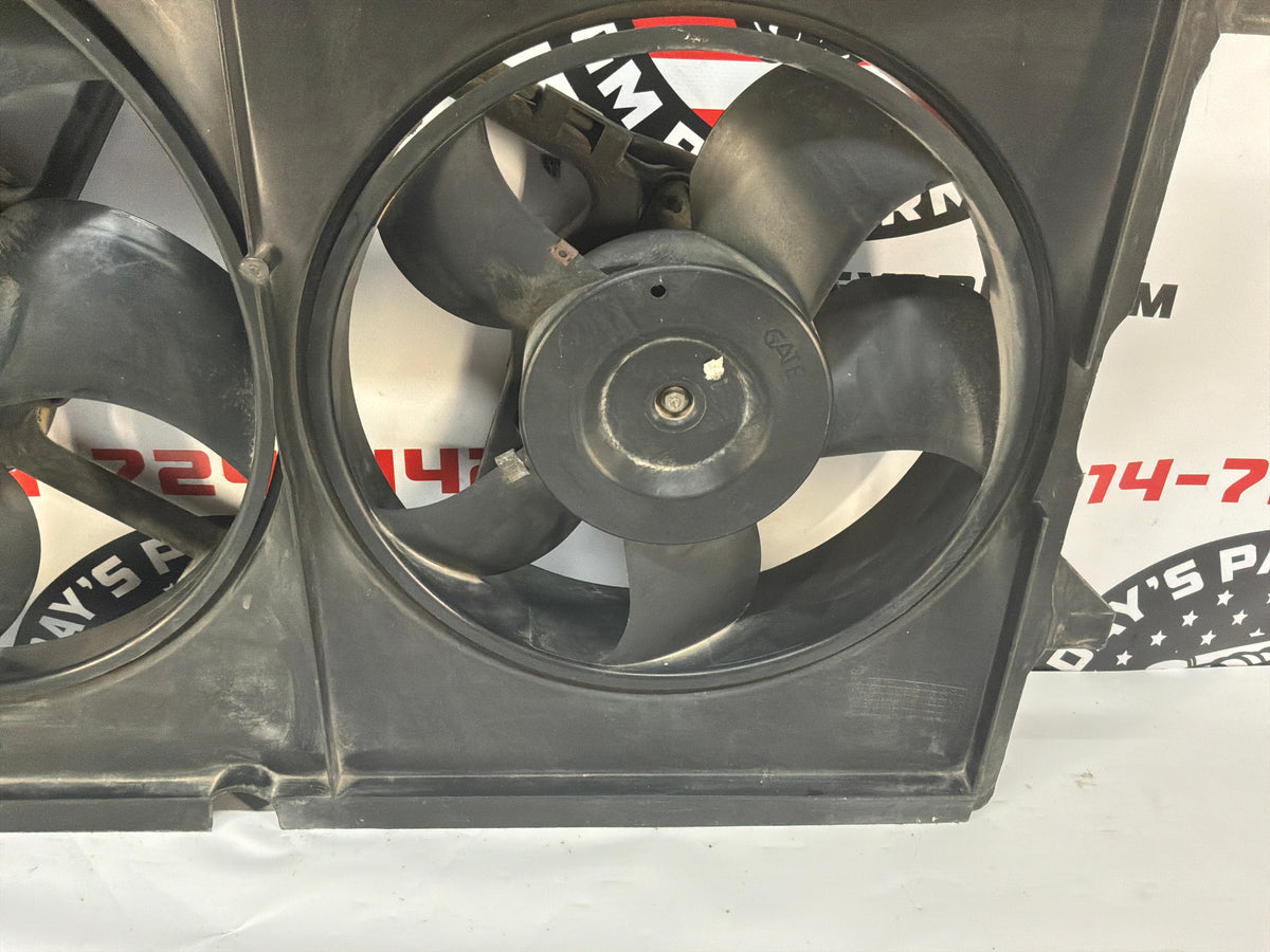 2006 Pontiac GTO Dual Electric Radiator Cooling Fans Shroud Assembly OEM