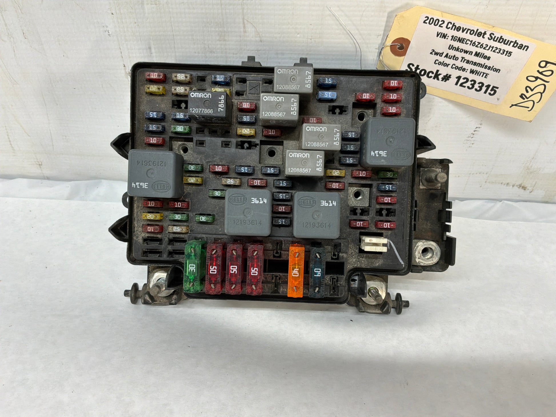 Fuse box - Day's Parts Yard