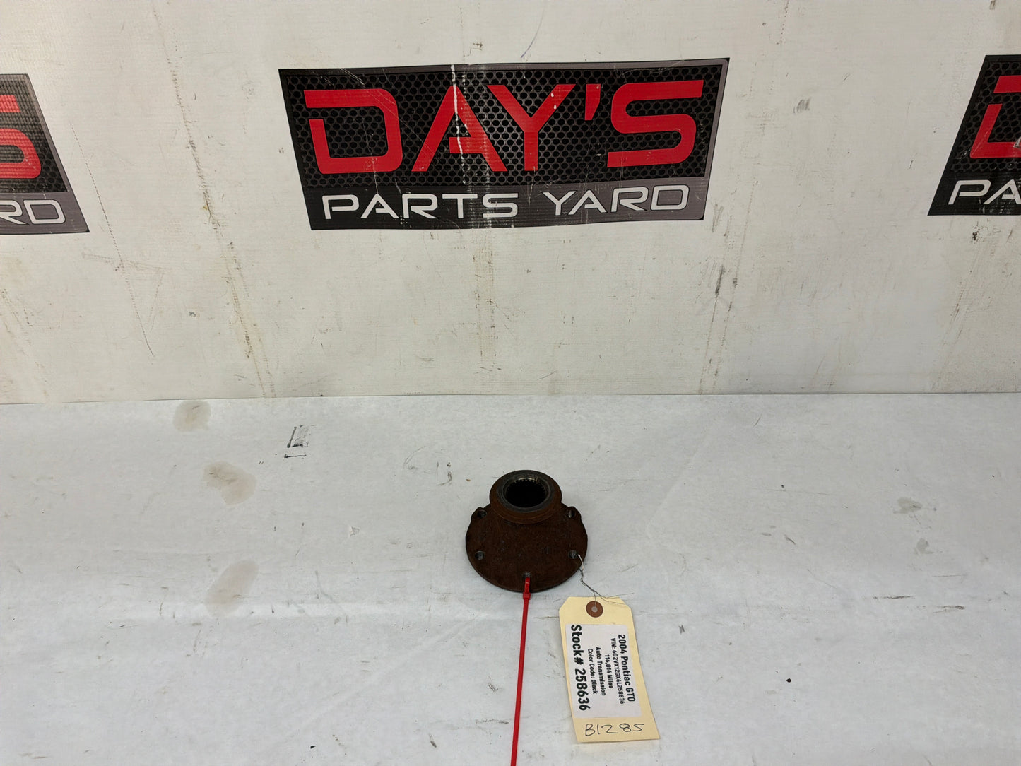 2004 Pontiac GTO RH Passenger Rear Wheel Spindle Hub CV Axle Flange OEM