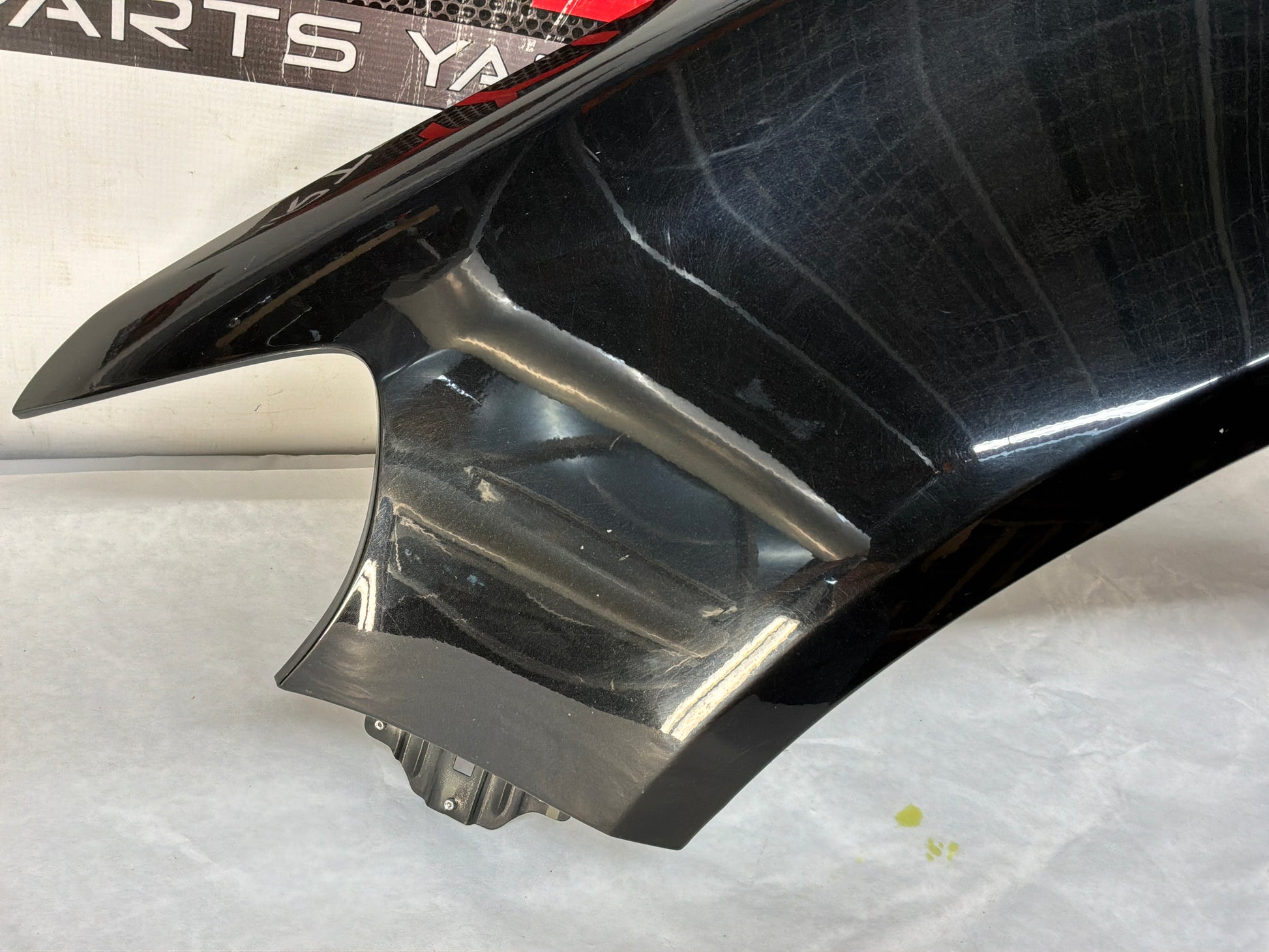 Rh fender - Day's Parts Yard