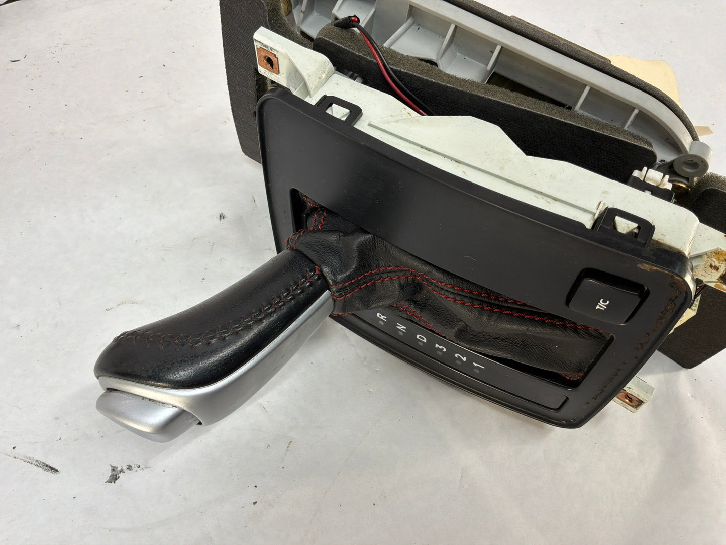 2005 Pontiac GTO Automatic Gear Selector Shifter Lever Assembly OEM