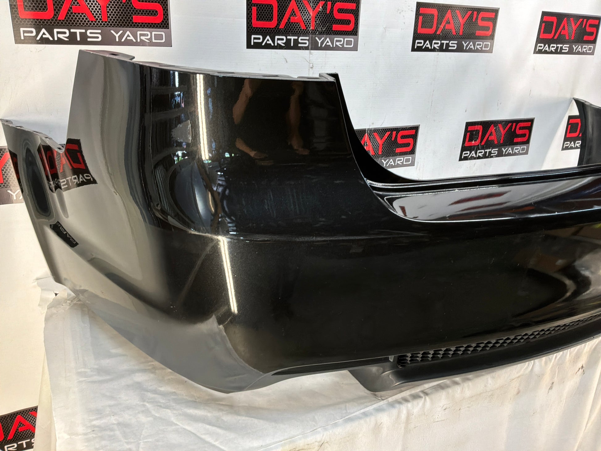 Rear bumper - Day's Parts Yard