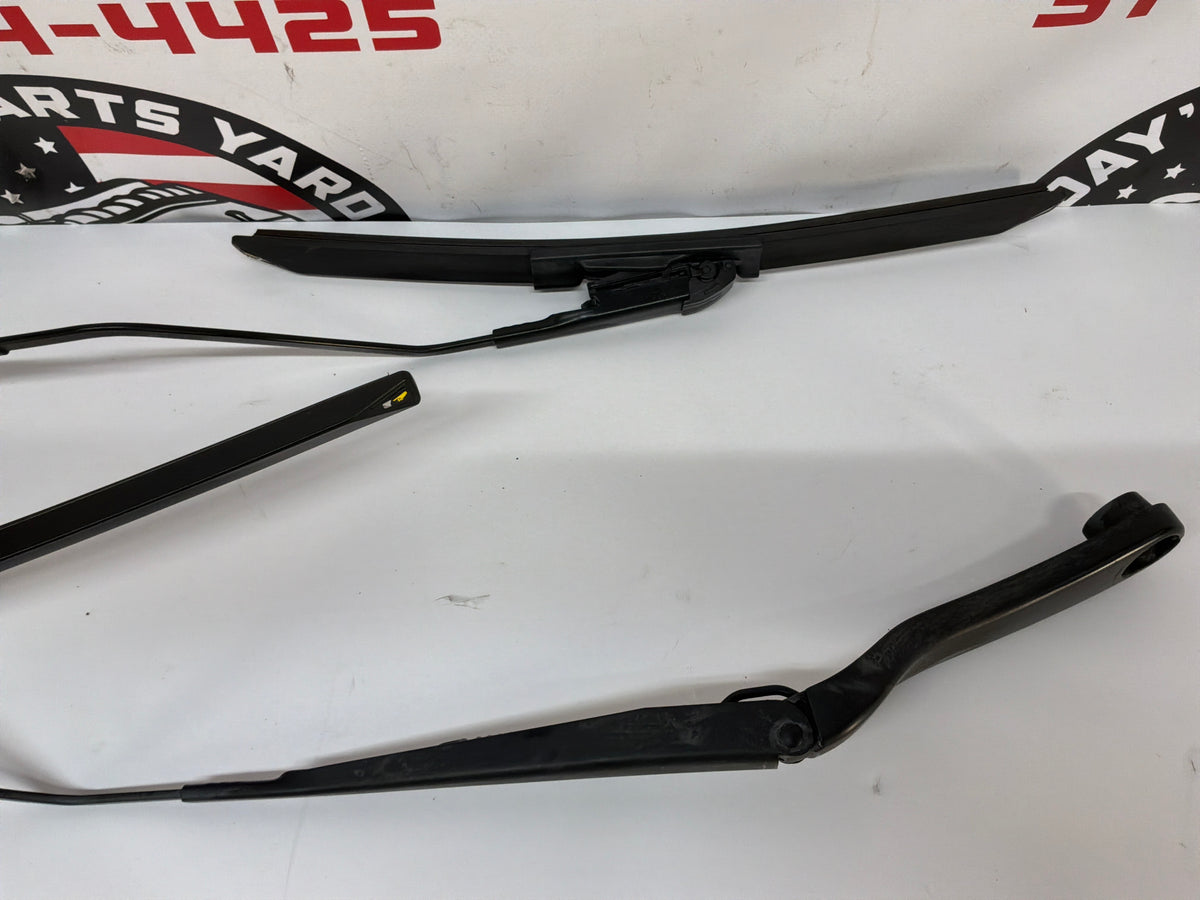 2014 Chevy SS Sedan RH & LH Windshield Wiper Arms Set OEM