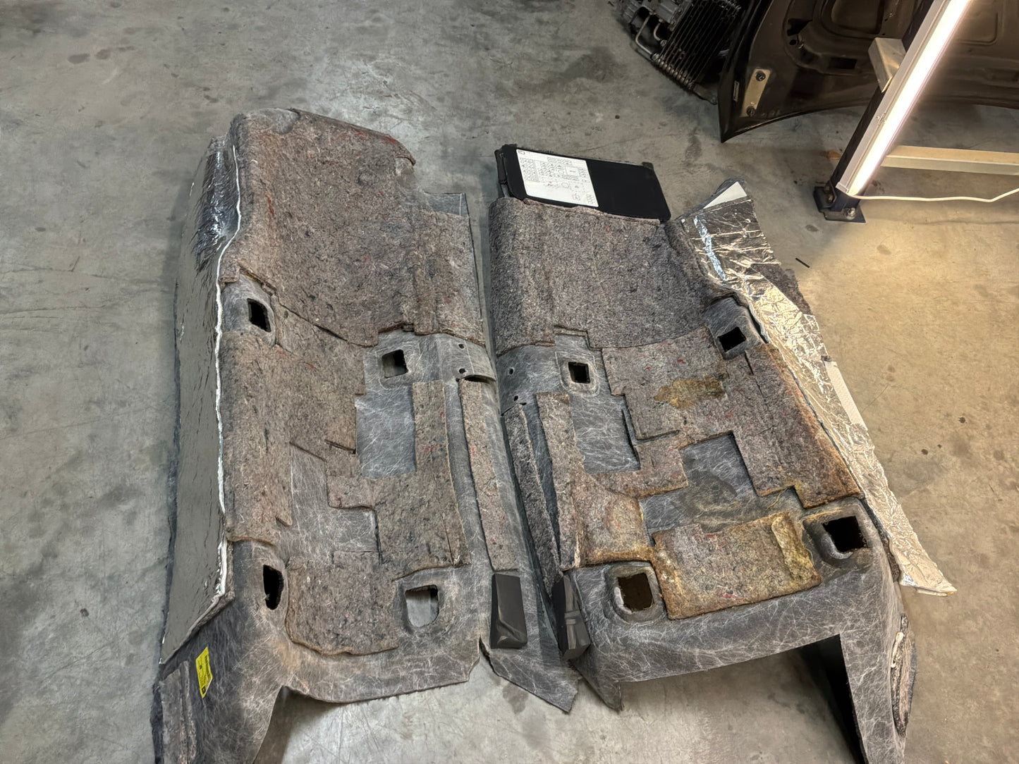 Complete floor carpet - Day's Parts Yard