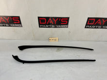 Windshield trim - Day's Parts Yard