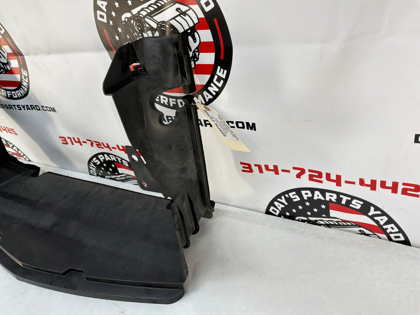 2008 Pontiac G8 Base Duct Radiator Engine Air Inle