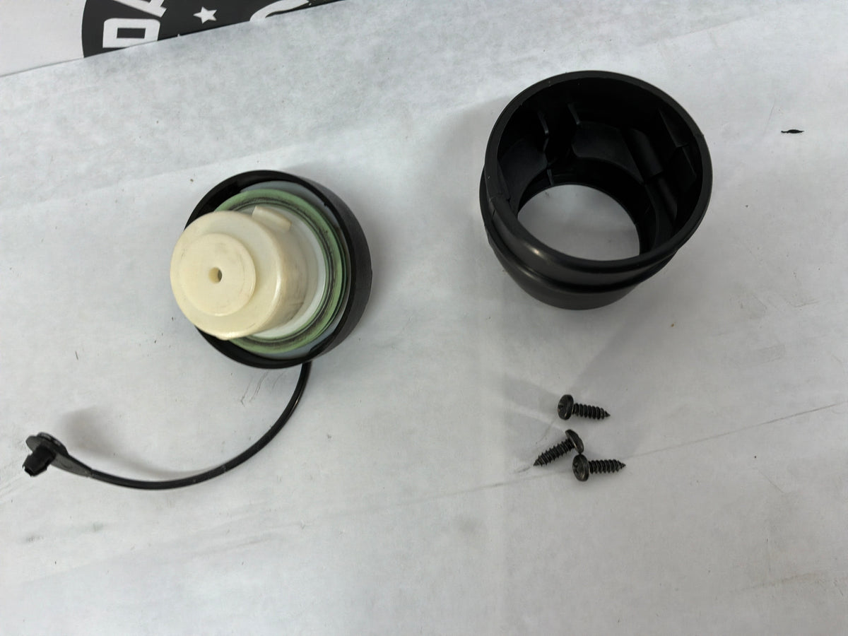 2005 Pontiac GTO Fuel Gas Cap  OEM