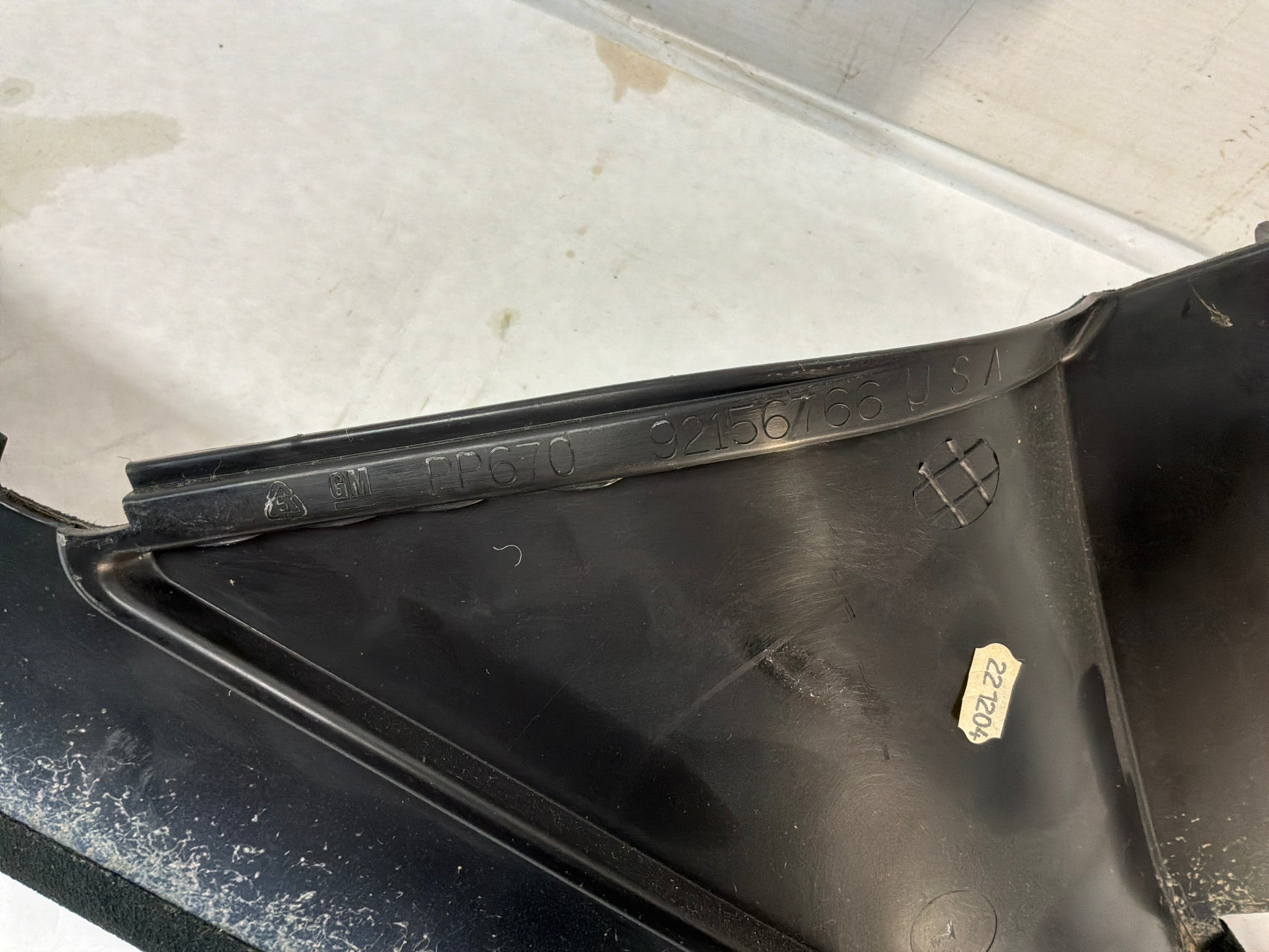 Center console trim - Day's Parts Yard