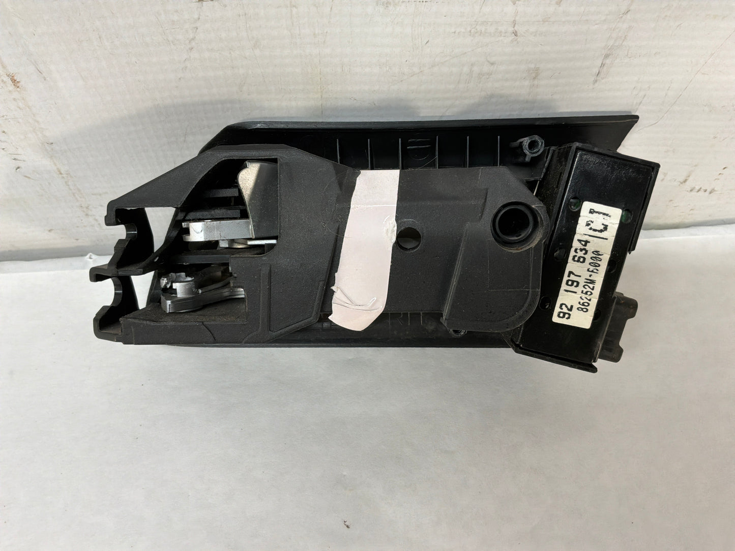 Rh front door handle - Day's Parts Yard