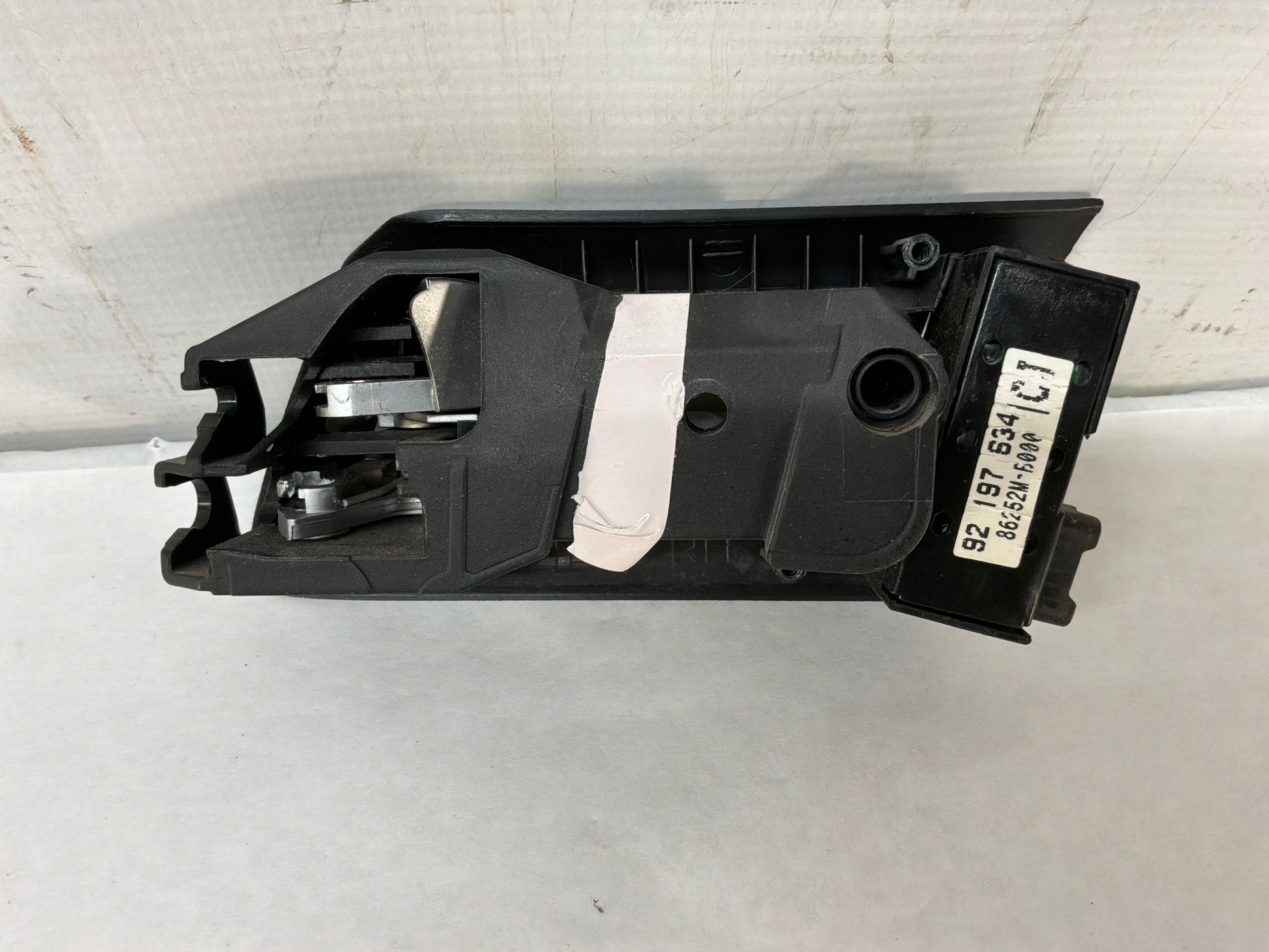 Rh front door handle - Day's Parts Yard