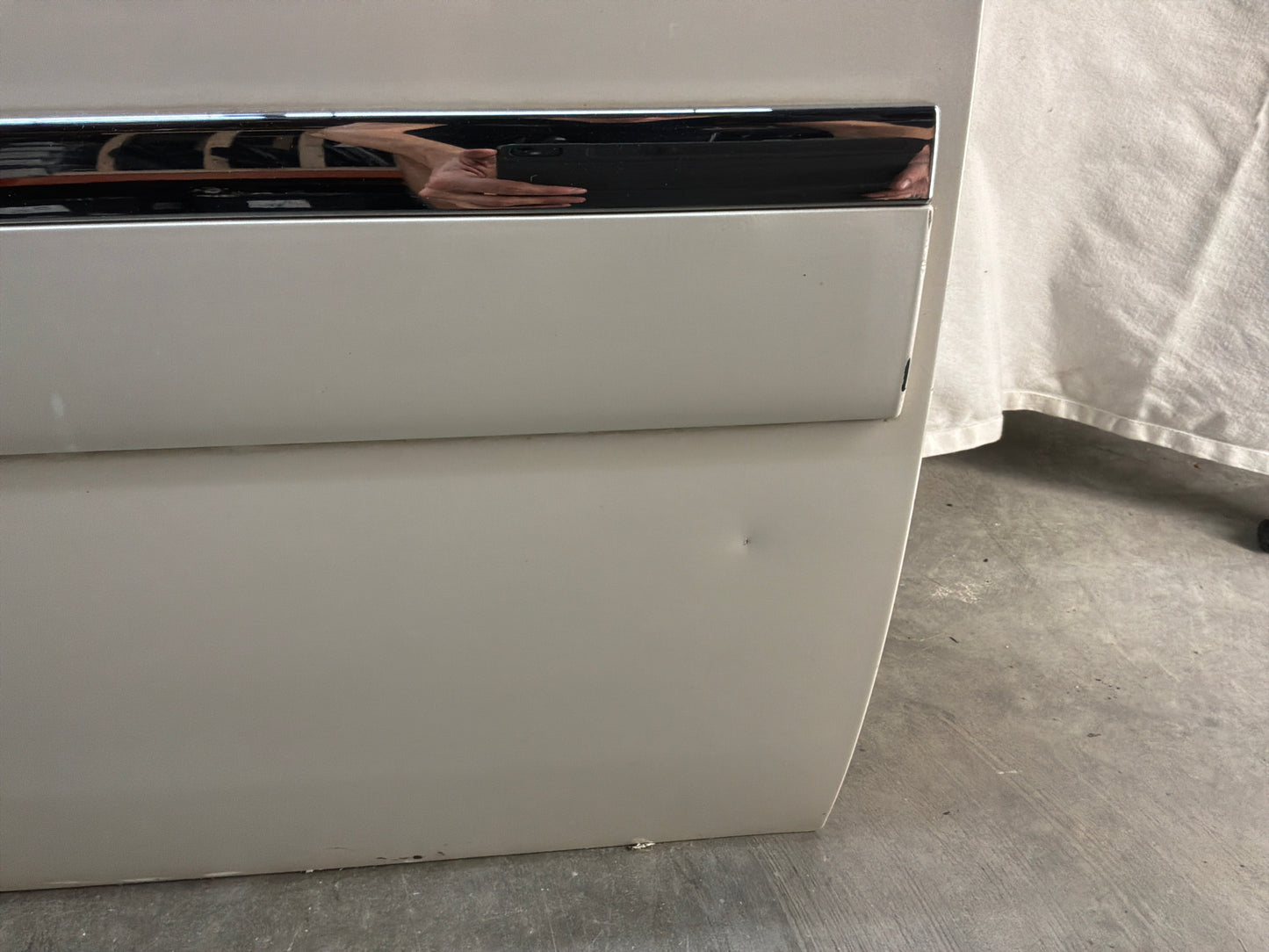 2012 Chevy Avalanche LH Driver Front Exterior Door White Assembly OEM