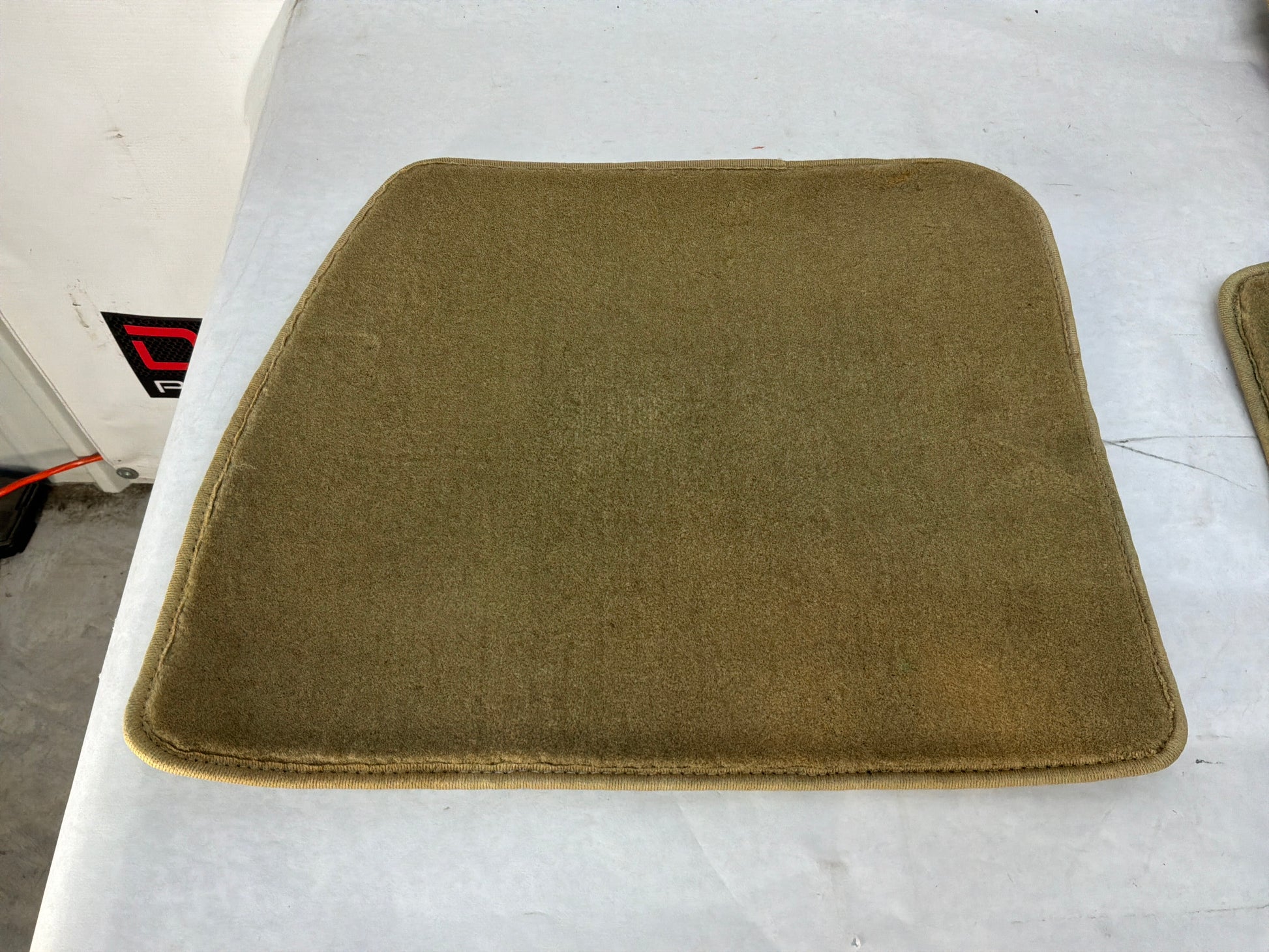 Complete set floor mats - Day's Parts Yard