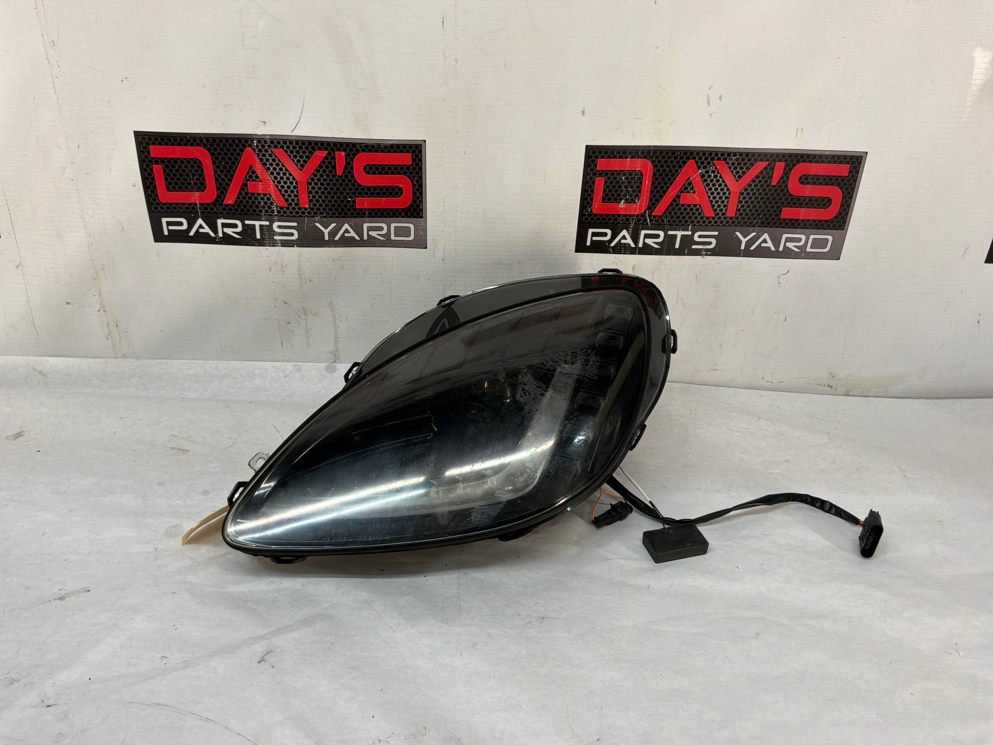 Headlight - Day's Parts Yard