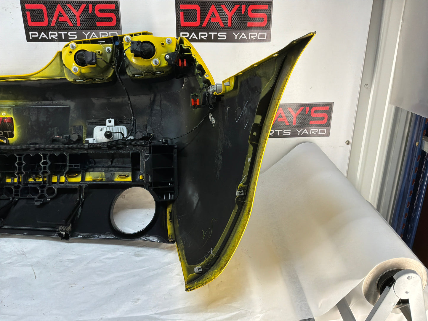 Complete rear bumper - Day's Parts Yard