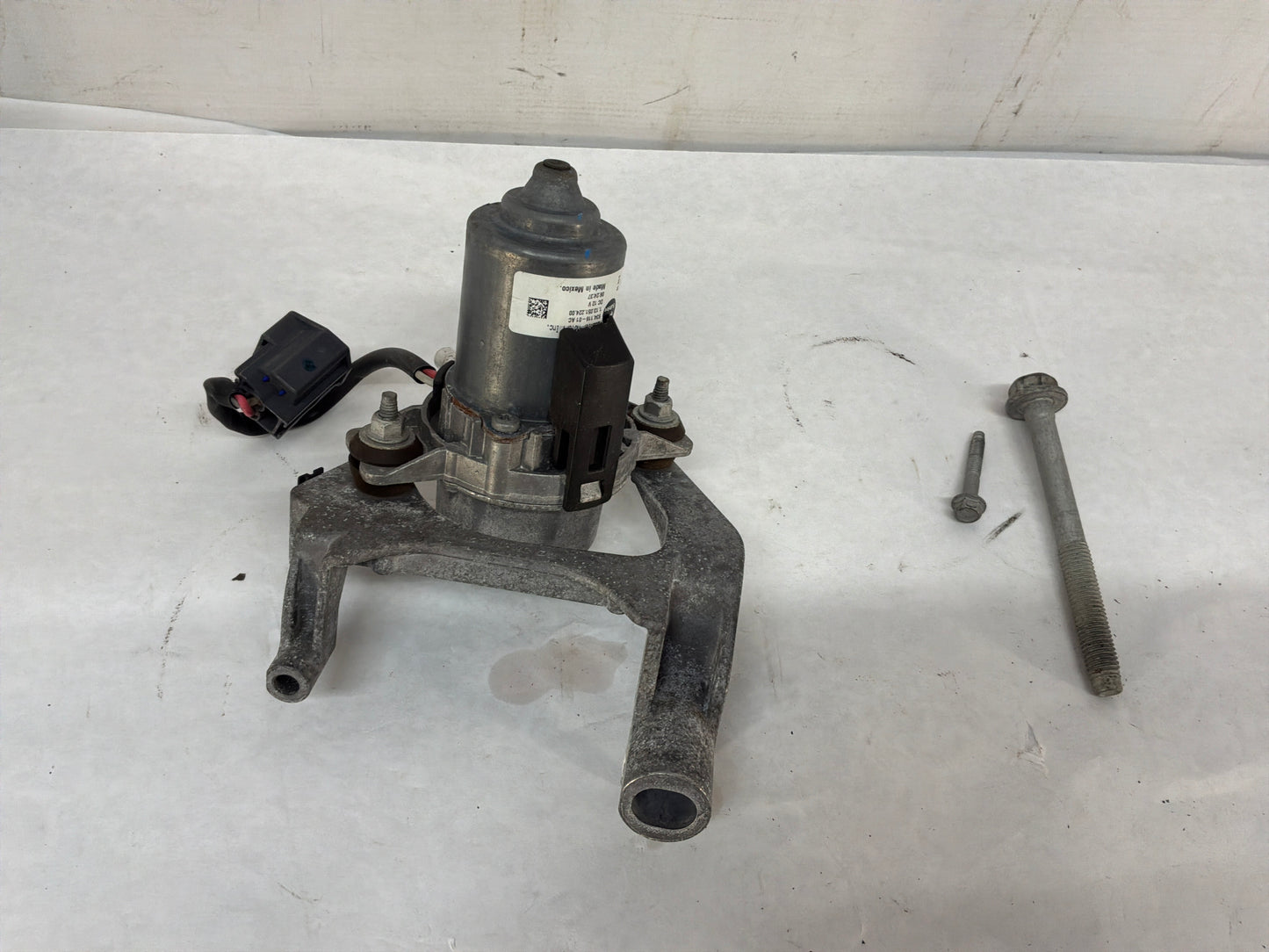 2016 Cadillac ATS-V Coupe Engine Vacuum Pump w/ Bracket OEM