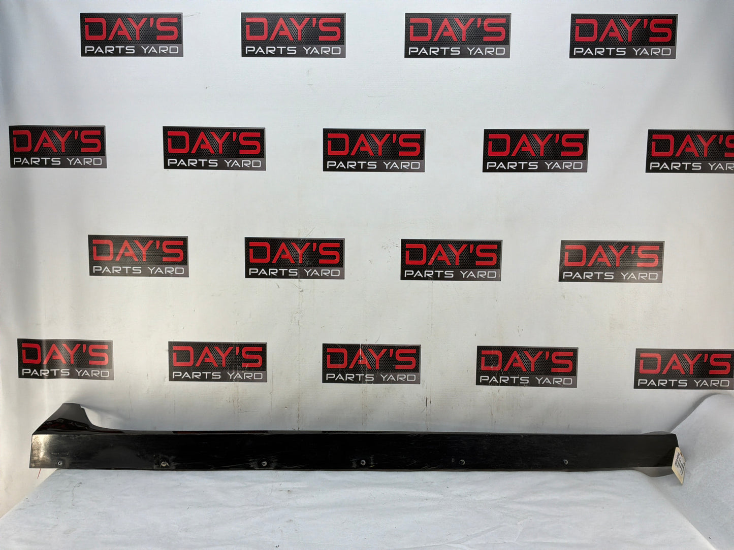 Rh rocker - Day's Parts Yard